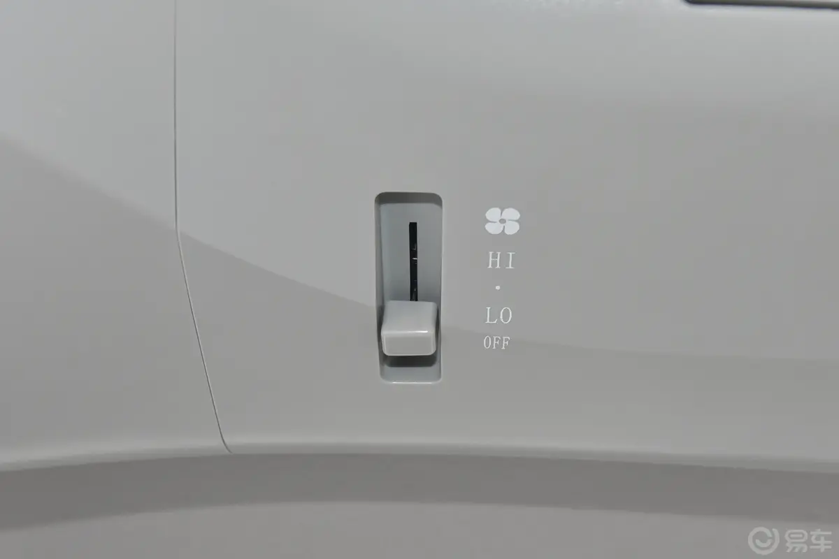 鑫源小海狮X301.5L 客车商务型 7座后排空调控制键