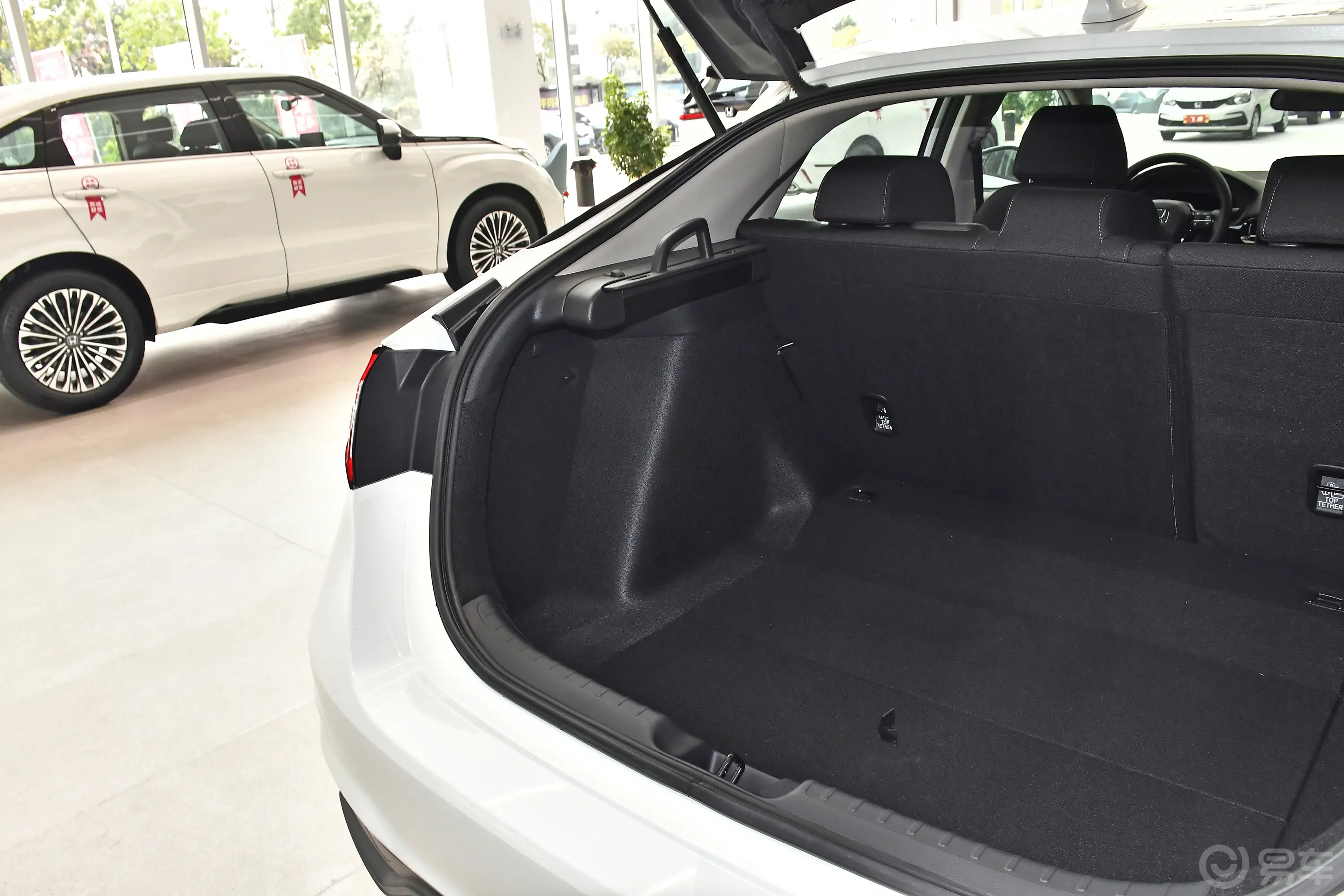 型格HATCHBACK e:HEV 2.0L 锐·领潮版后备厢