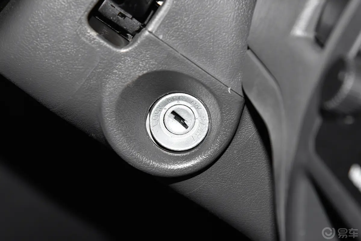 东风小康K021.3L 基本型钥匙孔或一键启动按键