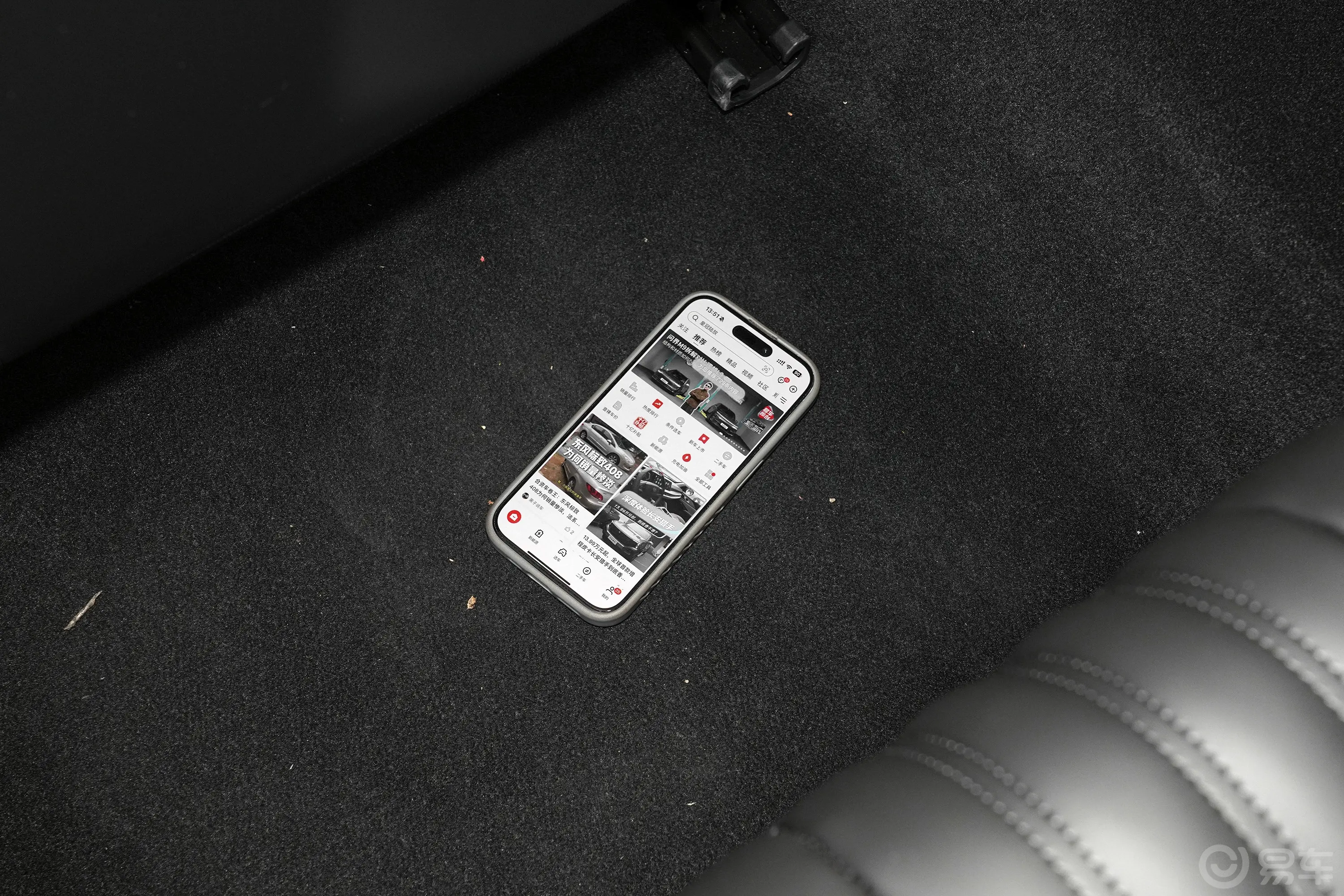 标致408龘龘款 360THP 罗曼尼版后排地板中间位置
