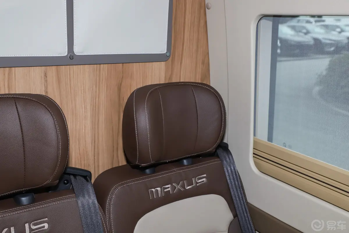 上汽大通MAXUS V90房车旅行家经典版 2.0T 横床后排空间