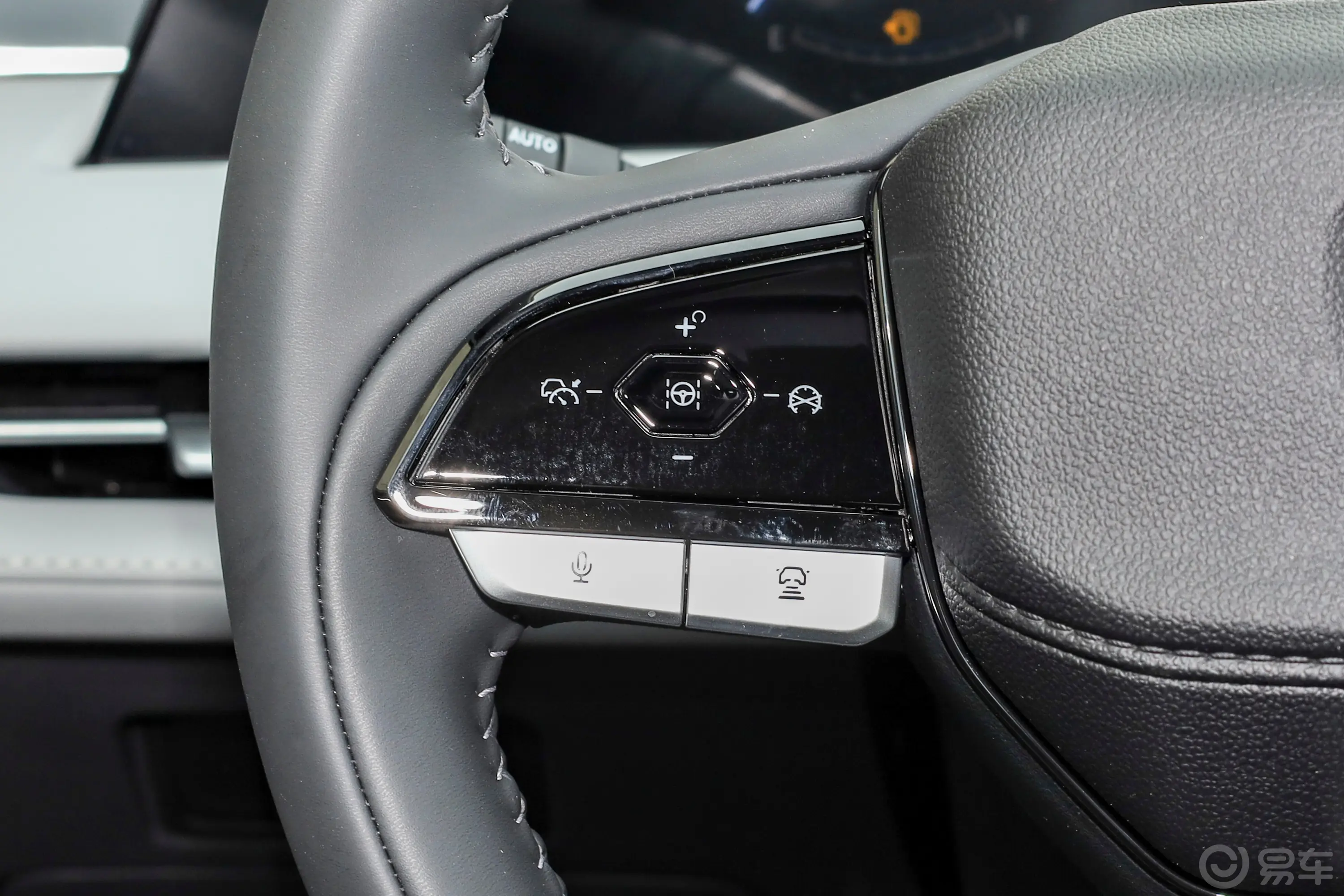 长安CS75PLUS第三代 冠军版 1.5T 智驾劲航型左侧方向盘功能按键