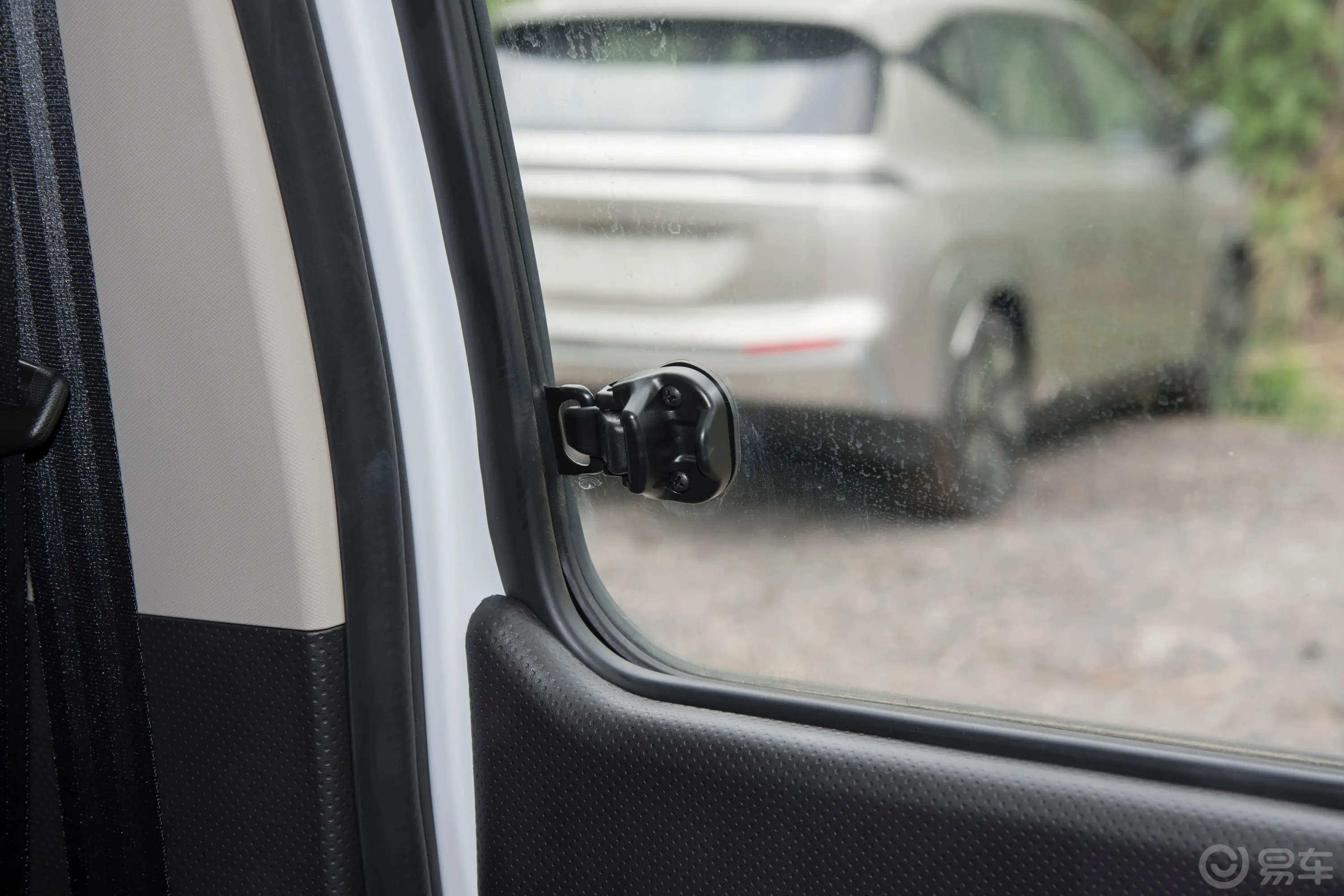 菱智M5 EV客运版 460km 标准型 7座后车窗调节