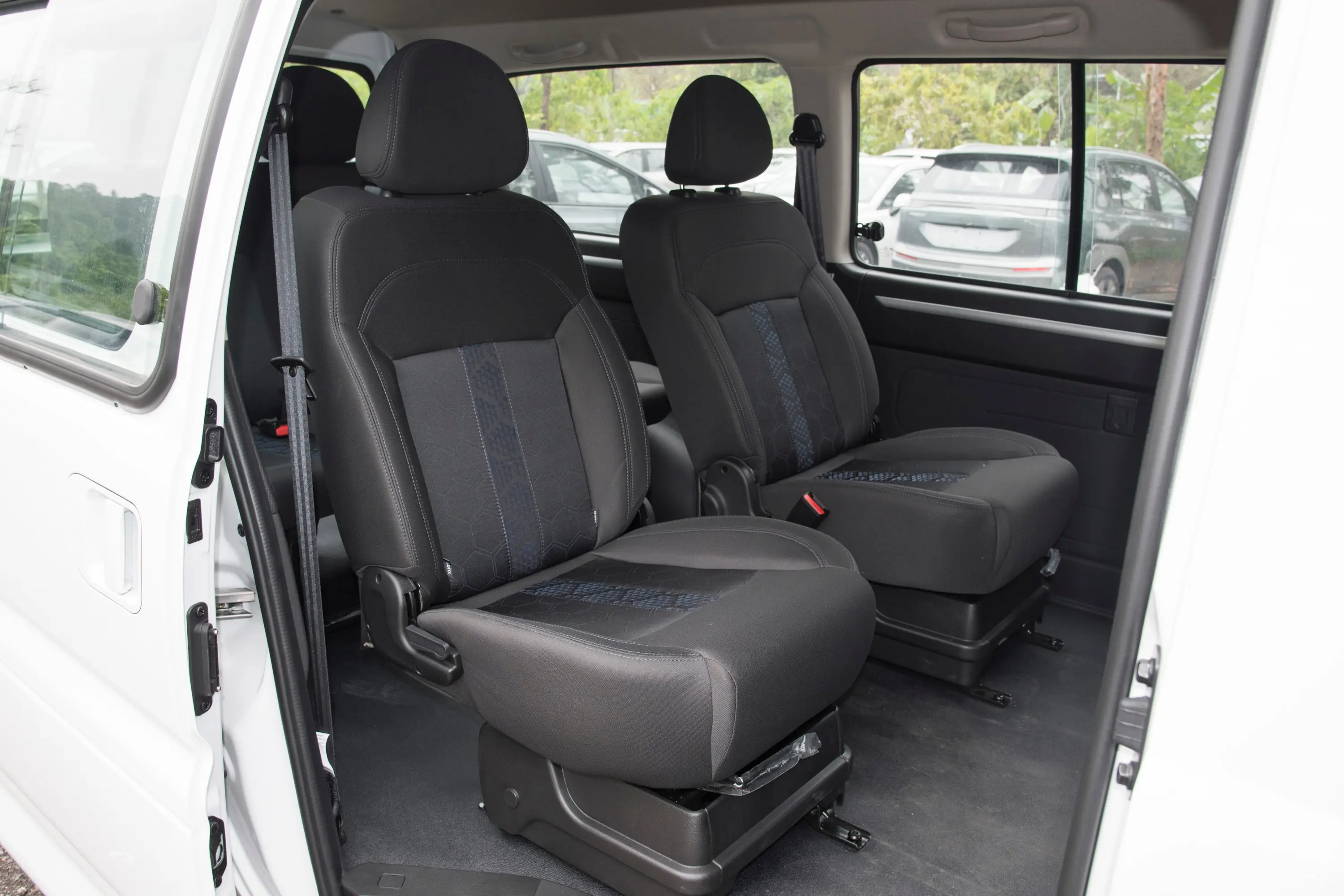 菱智M5 EV客运版 460km 标准型 7座后排座椅