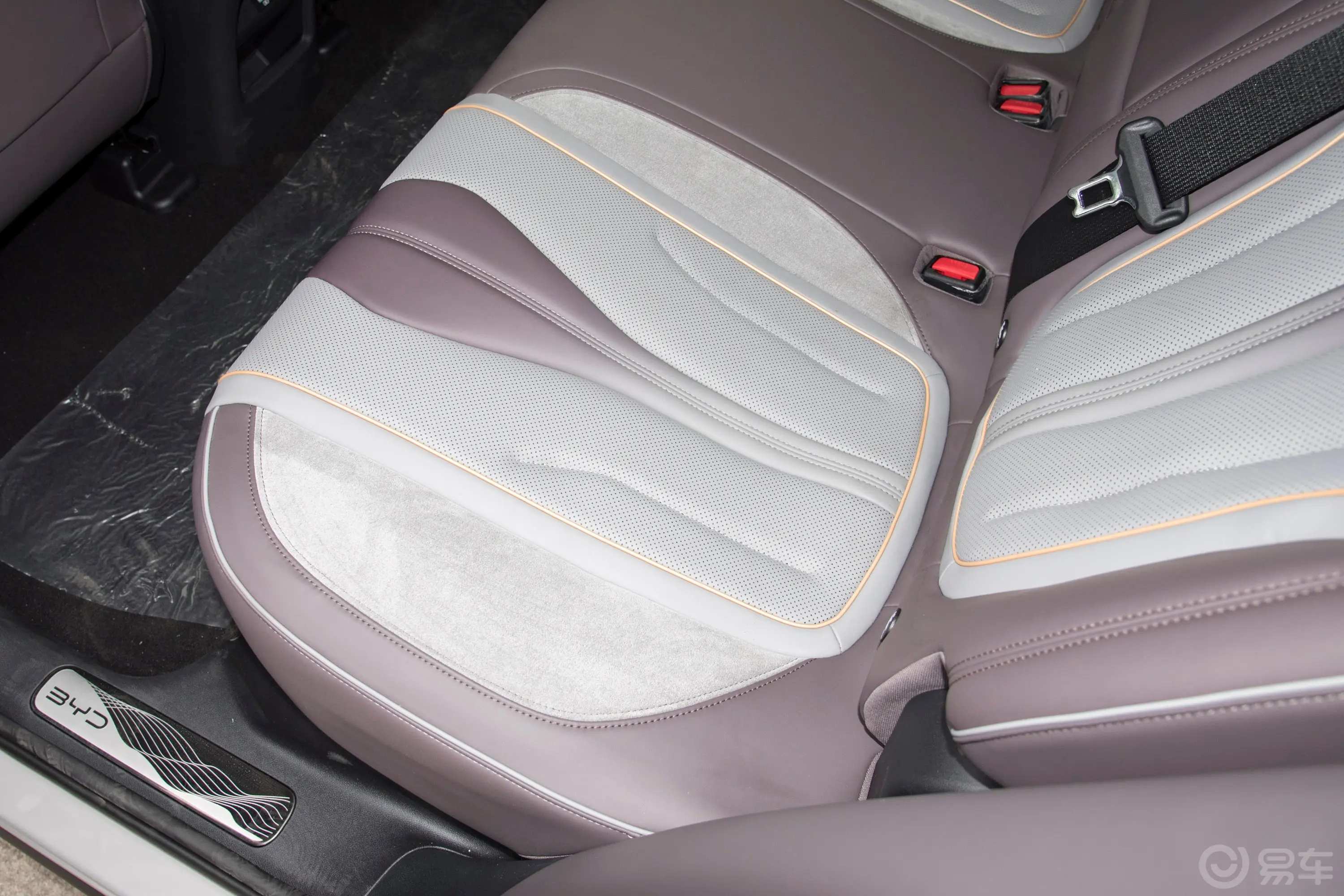 护卫舰07荣耀版 DM-i 1.5T 205km 前驱旗舰型后排空间