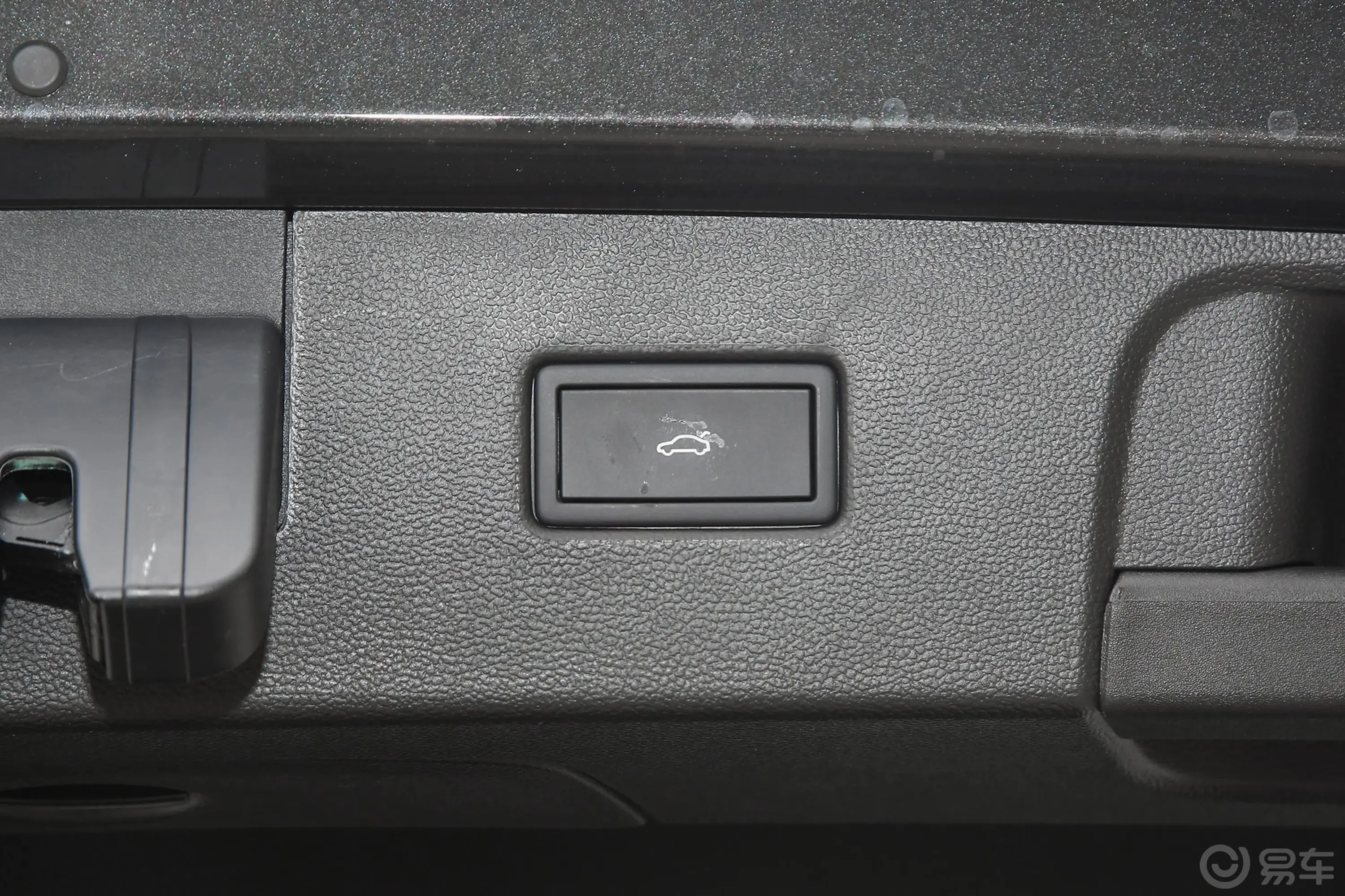 探岳改款 380TSI 四驱R-Line高能版电动尾门按键（手动扶手）