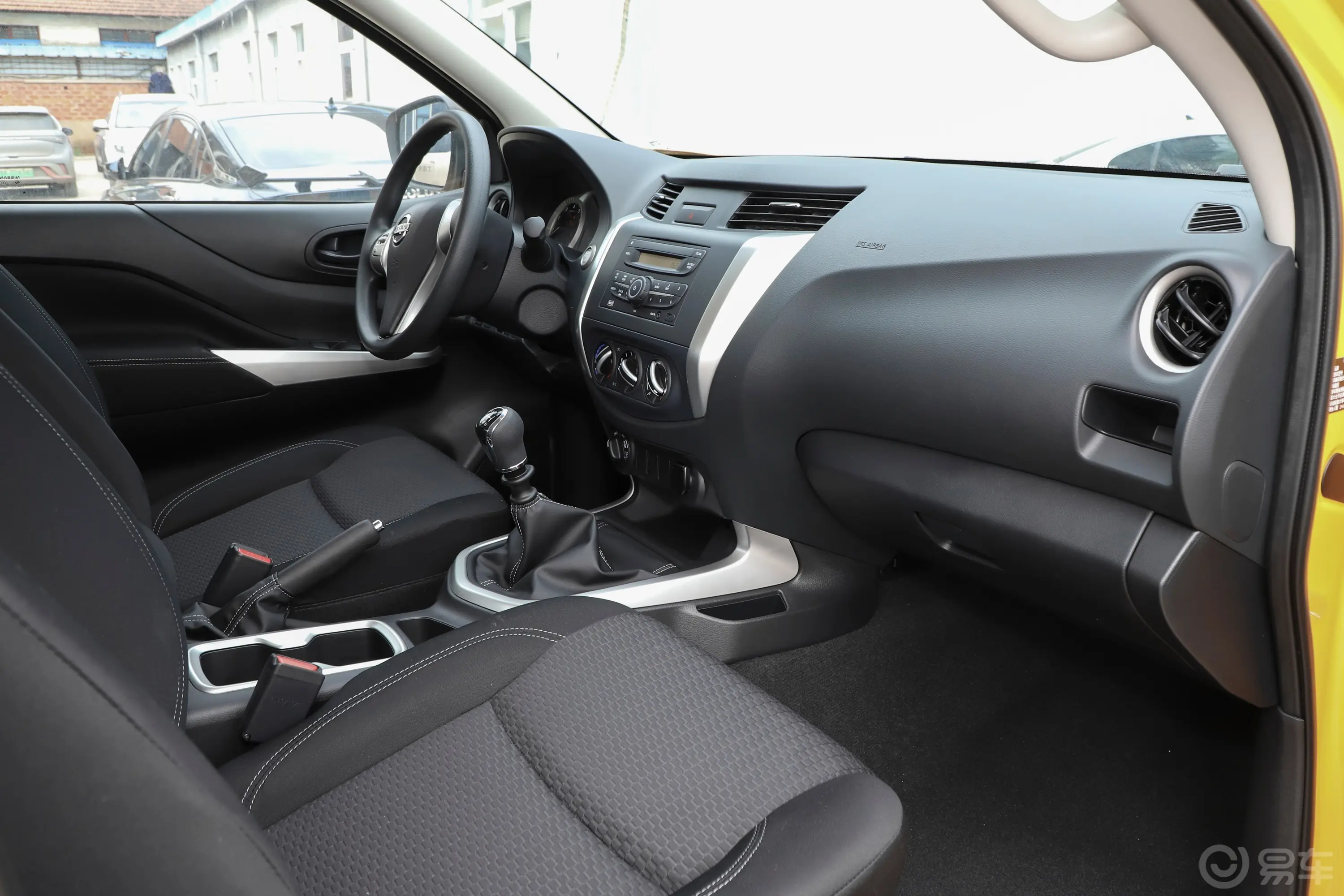纳瓦拉改款 2.5L 手动四驱舒适型内饰全景副驾驶员方向