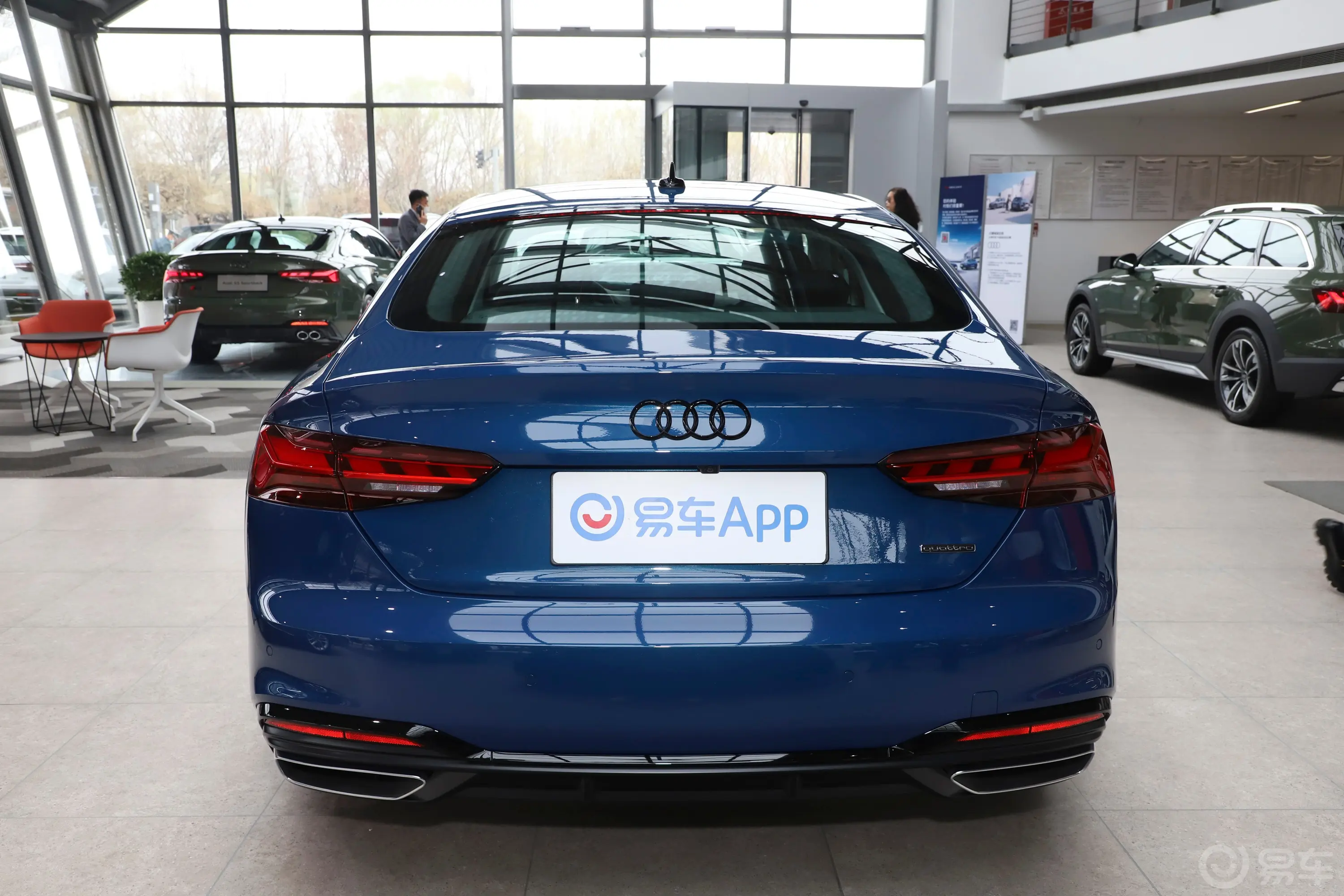 奥迪A5Sportback 45 TFSI quattro 臻选动感型正后水平