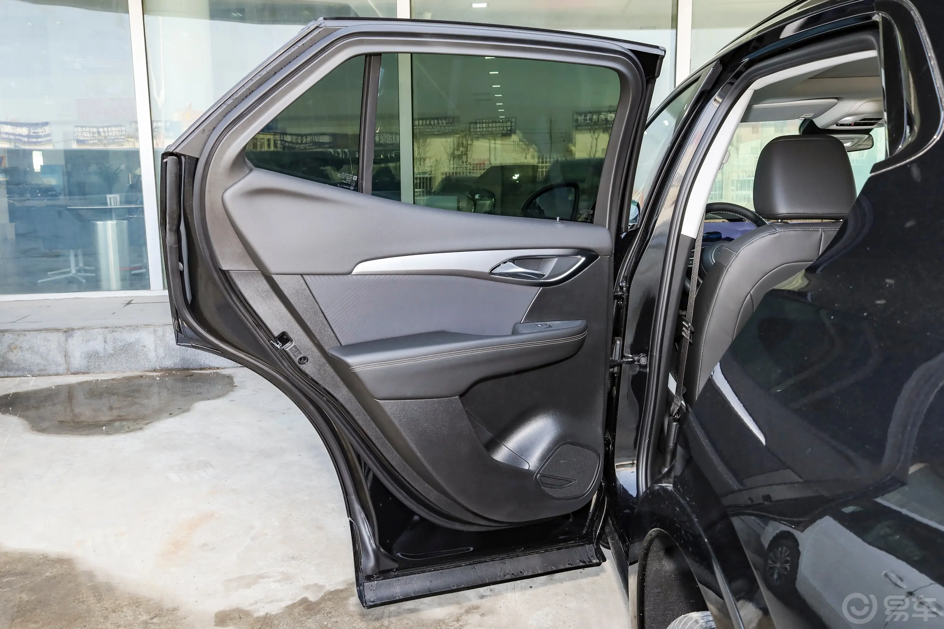 昂科威昂科威S 25T 两驱炫黑风尚版驾驶员侧后车门