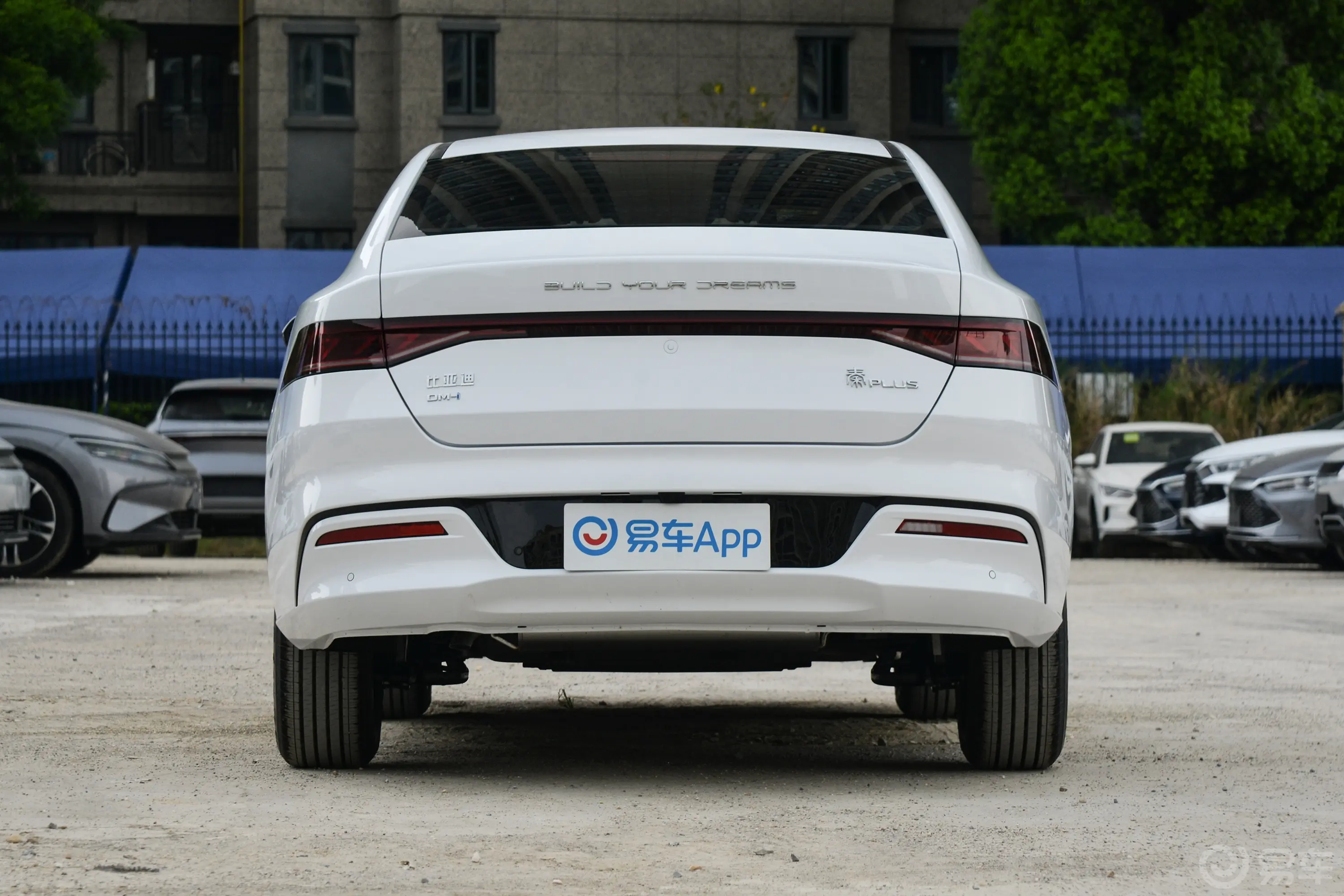 秦PLUS新能源DM-i 1.5L 55km 领航荣耀版正后水平