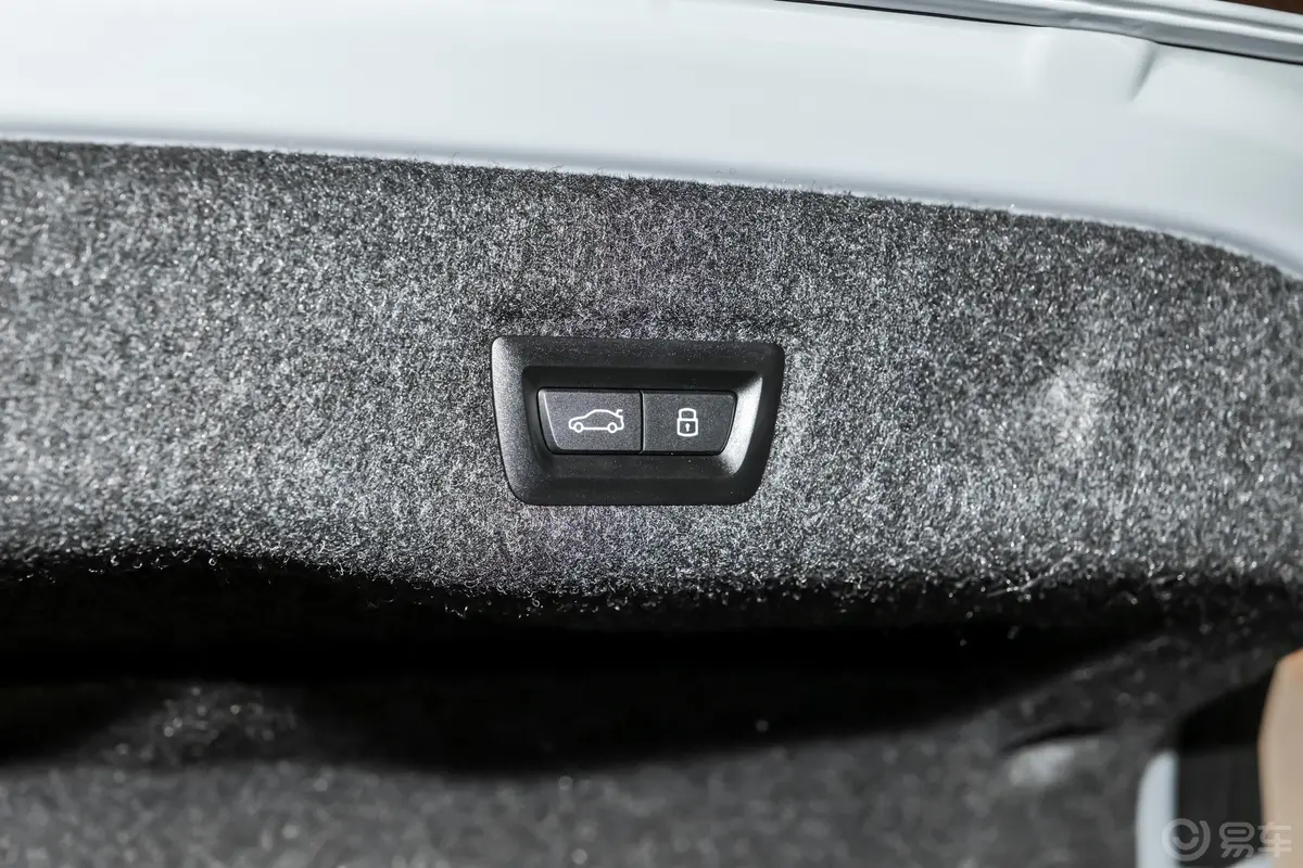 宝马i5(进口)xDrive M60电动尾门按键（手动扶手）