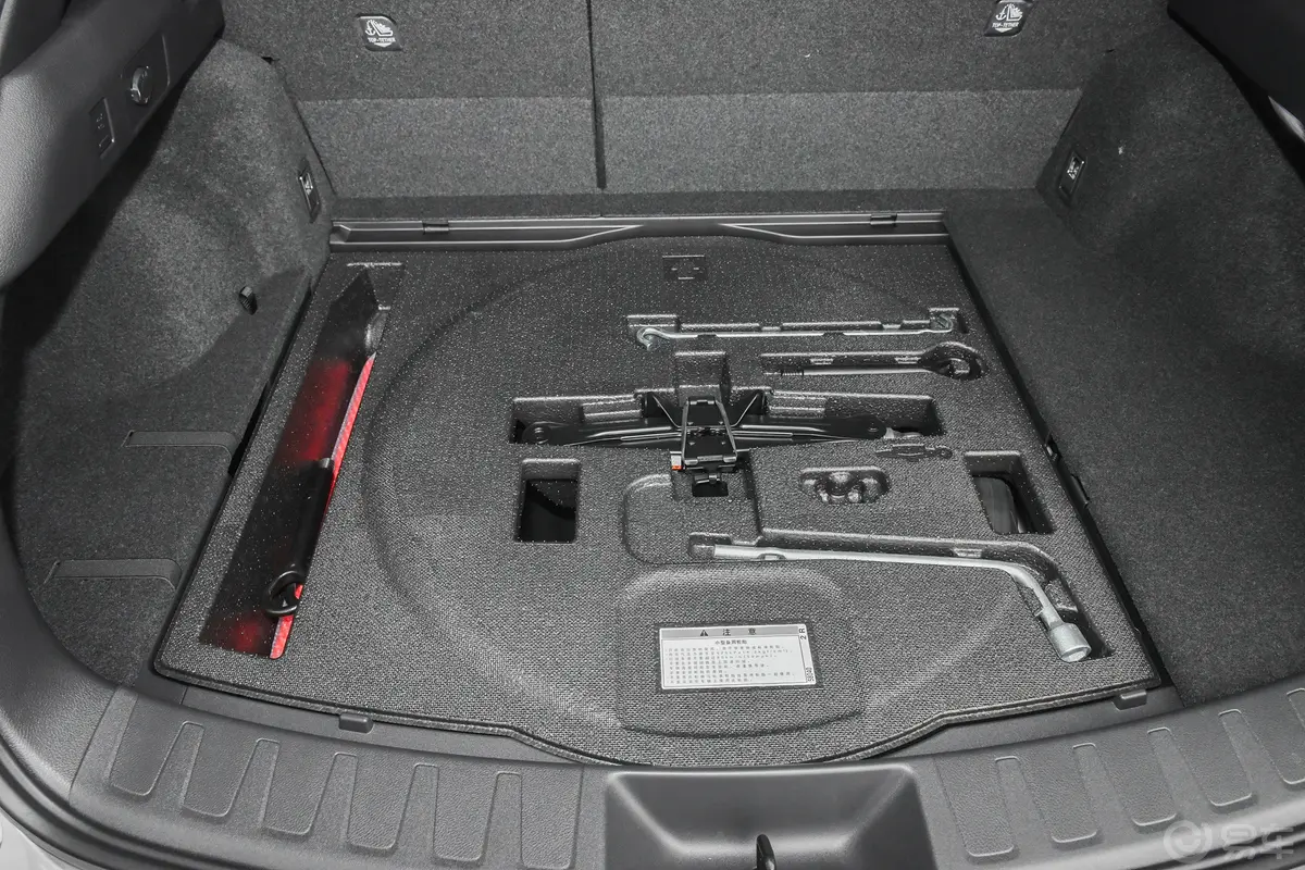 雷克萨斯UX300h 探酷版随车工具