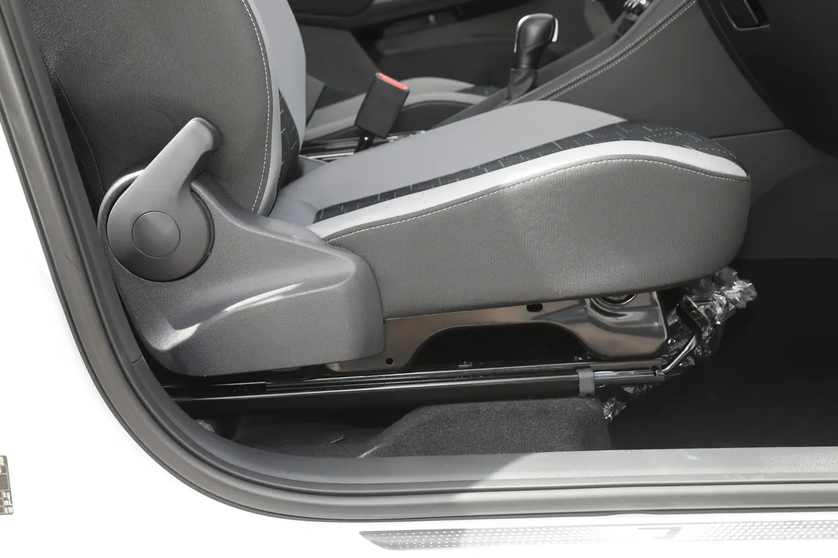 捷达VS5280TSI 自动先锋版副驾座椅调节