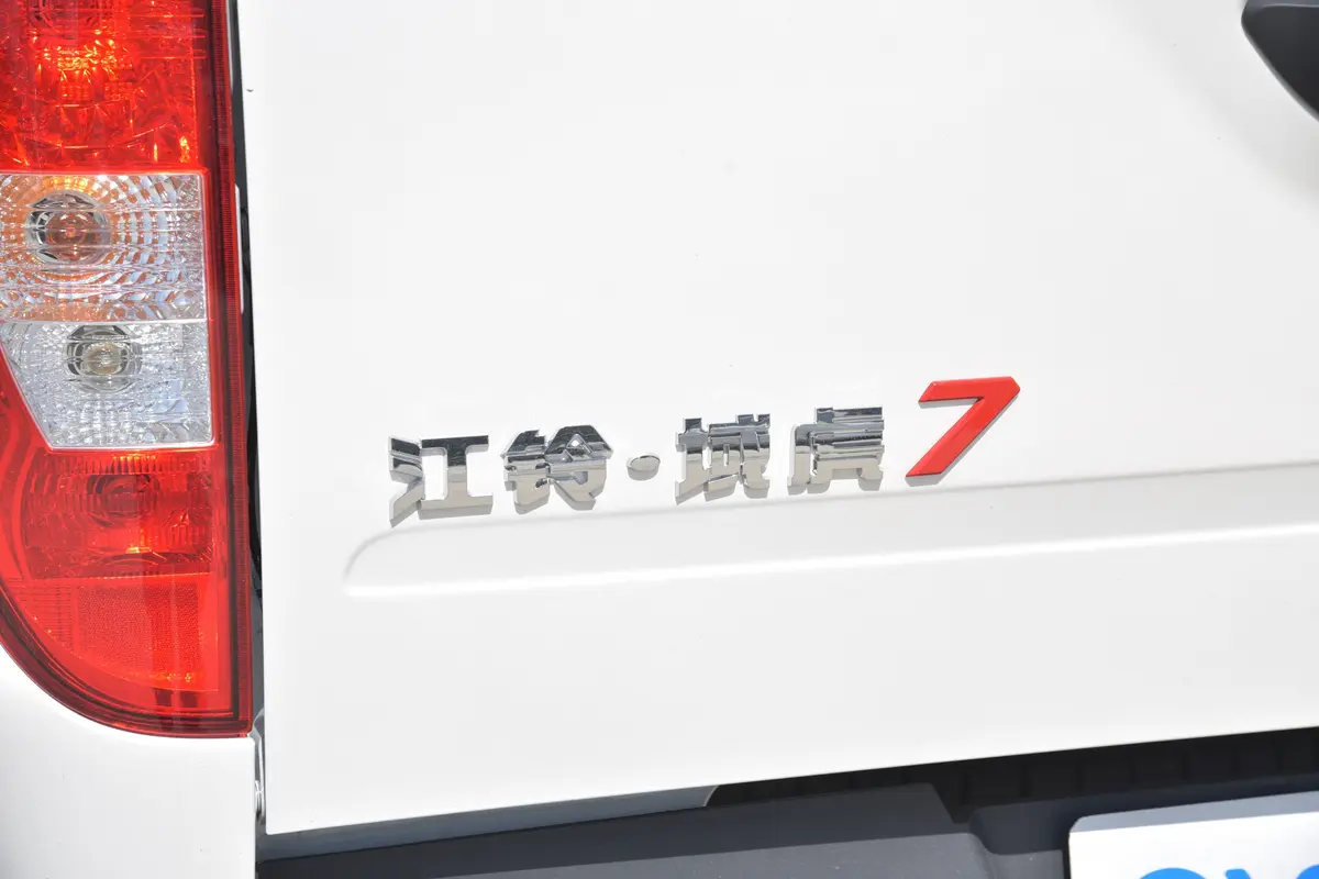 域虎72.0T 手动四驱长轴平底货箱舒享款 柴油外观细节