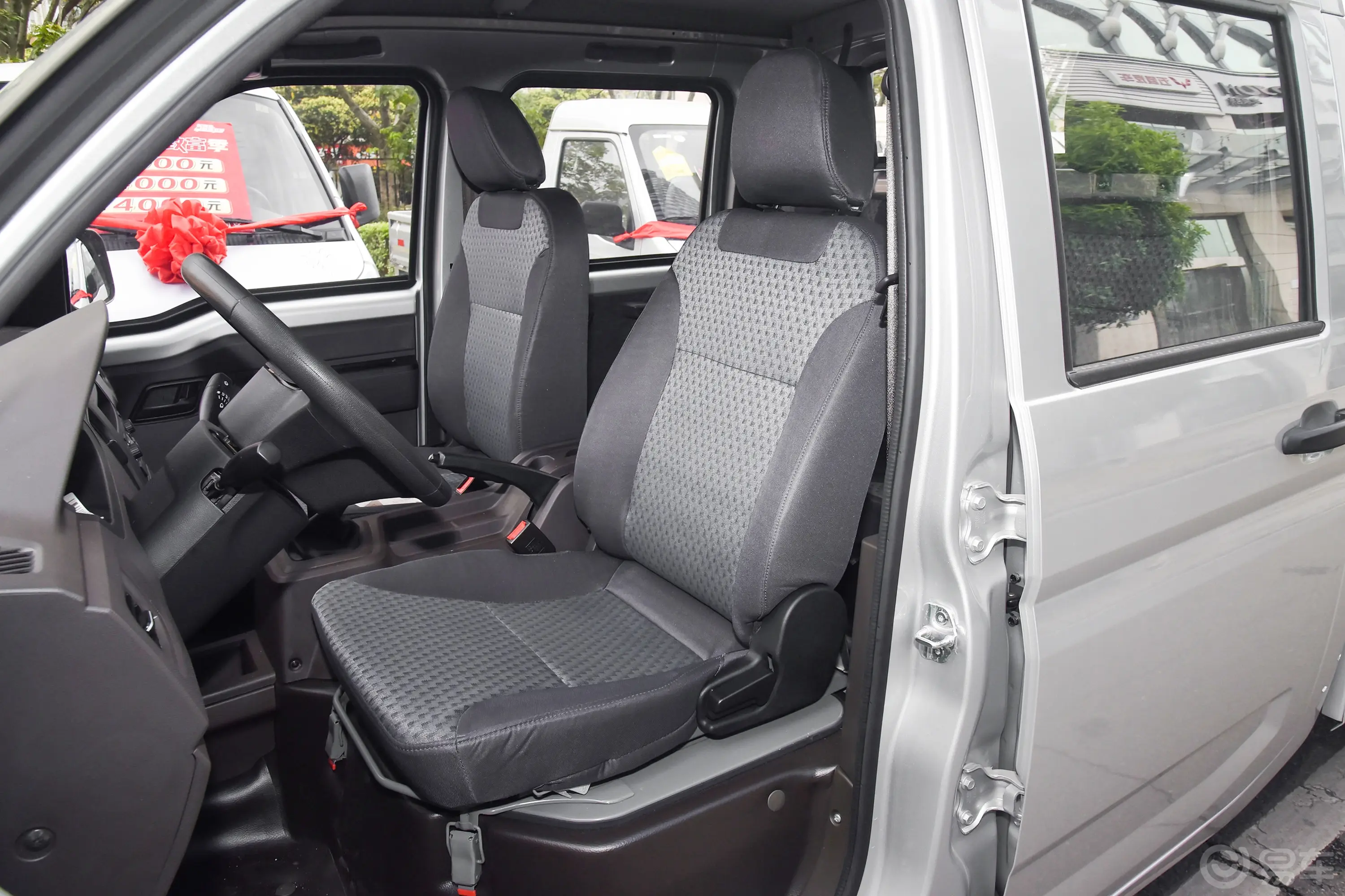五菱荣光新卡2.0L 加长双排基本型 5座驾驶员座椅