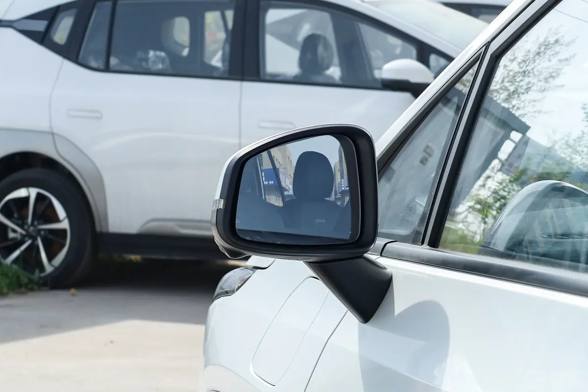 AION YPlus 610km 610 智驾版 磷酸铁锂后视镜镜面