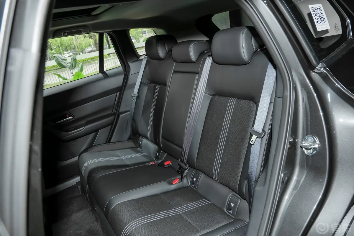 马自达CX-50 行也2.5L 畅行版后备箱内座椅放倒按钮