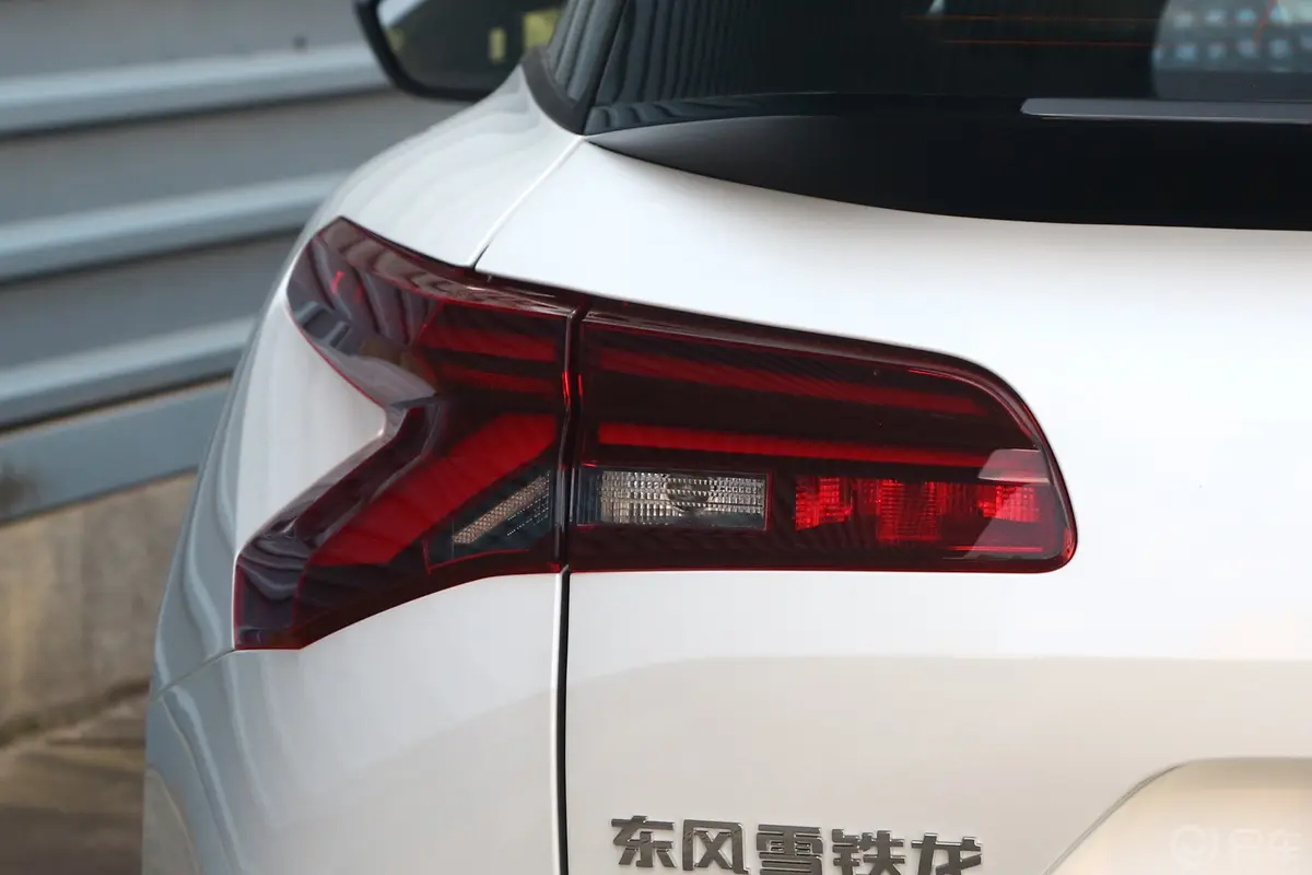 凡尔赛C5 X1.6T 享不凡外观灯组