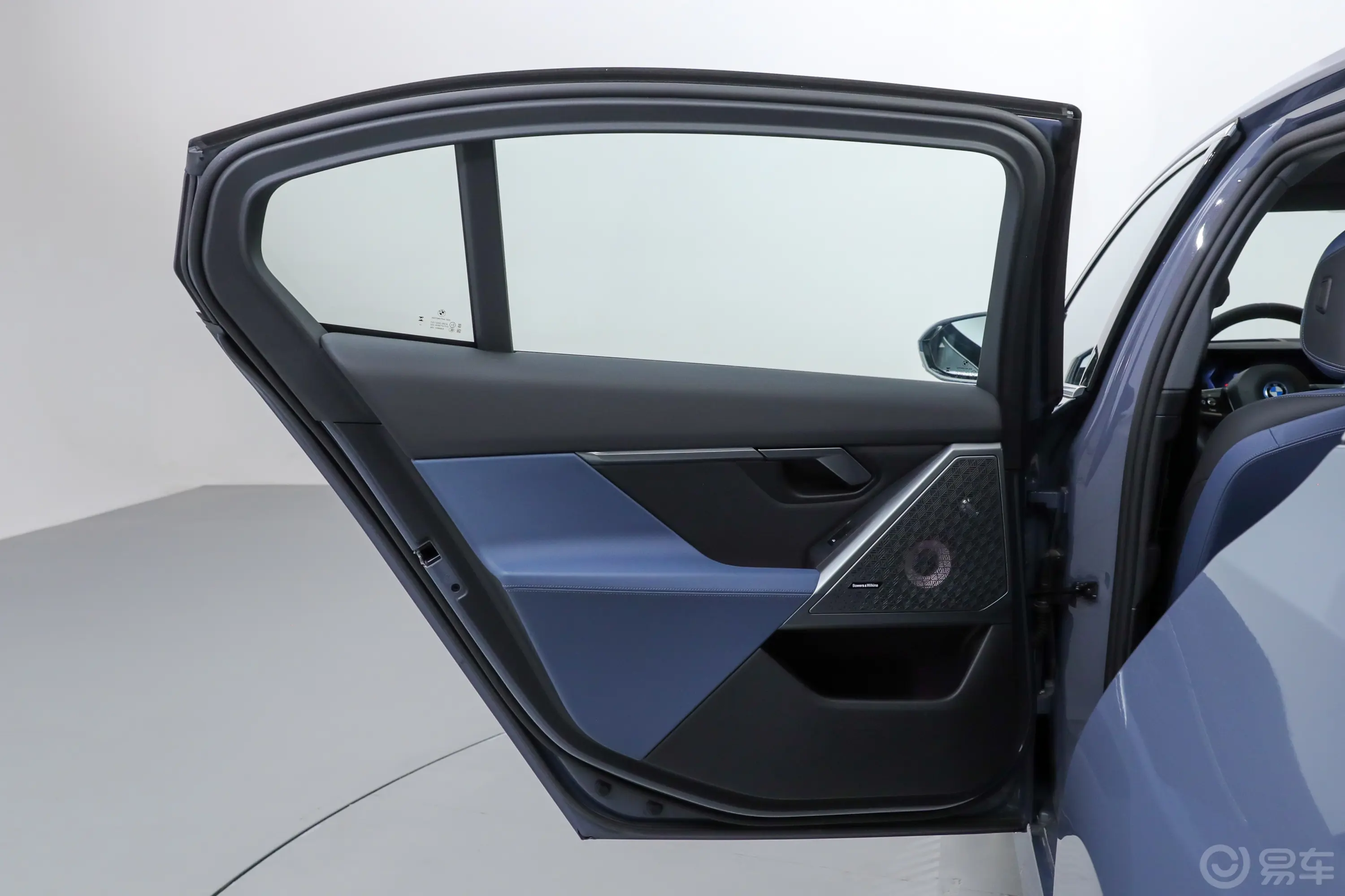 宝马i5eDrive 35L 尊享型 M运动套装驾驶员侧后车门