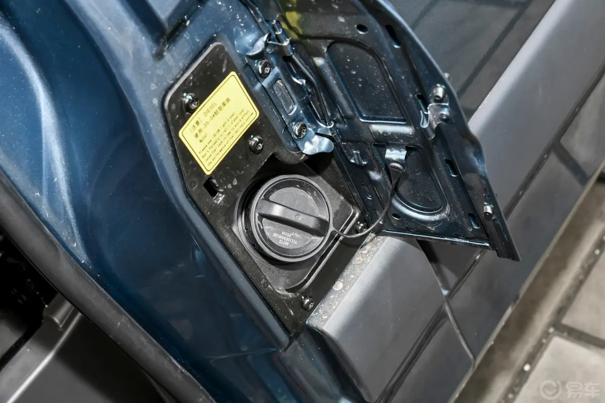 图雅诺2.0T 手动短轴中顶年度型 5座油箱盖