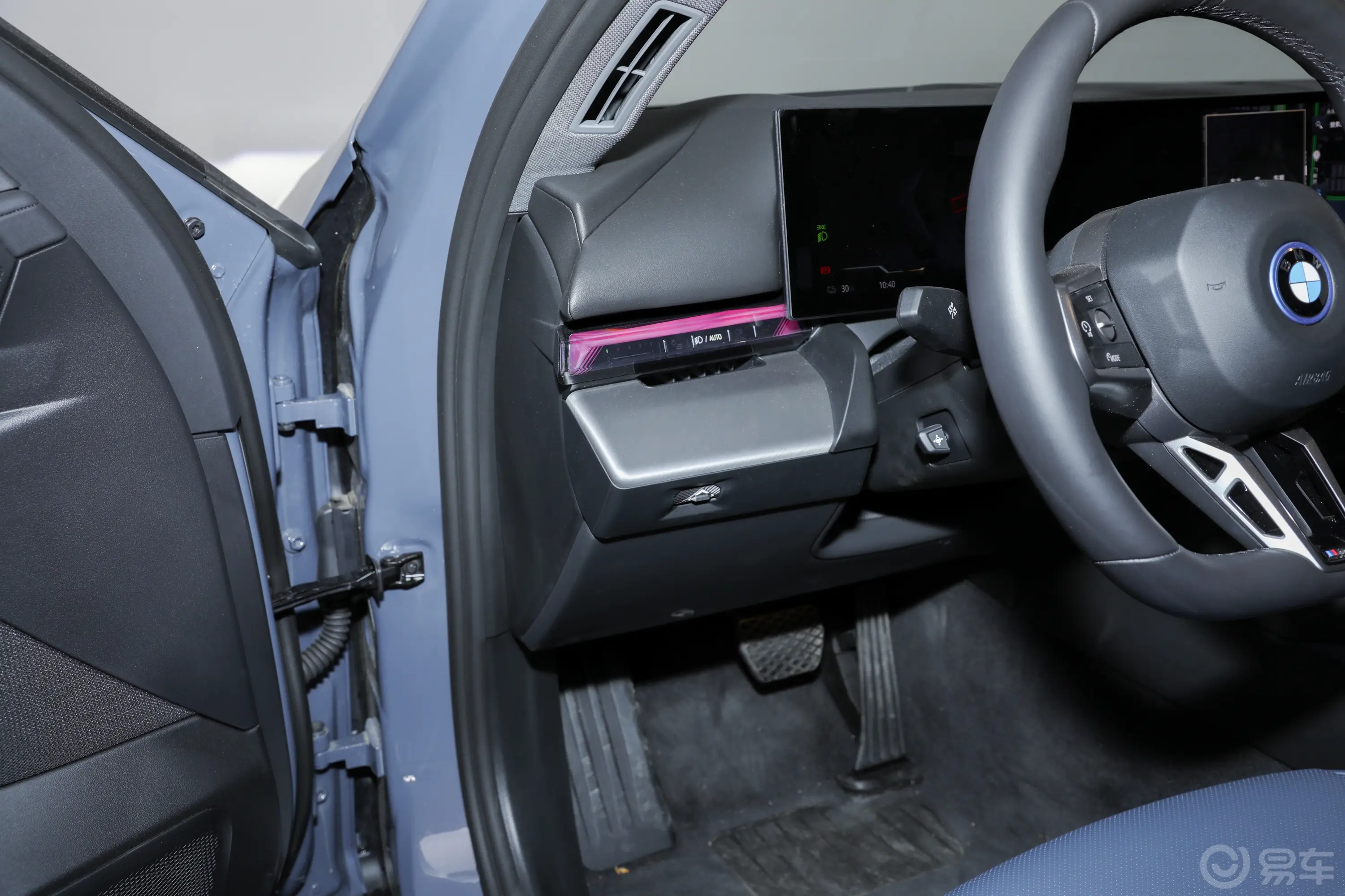 宝马i5eDrive 35L 尊享型 M运动套装主驾驶位