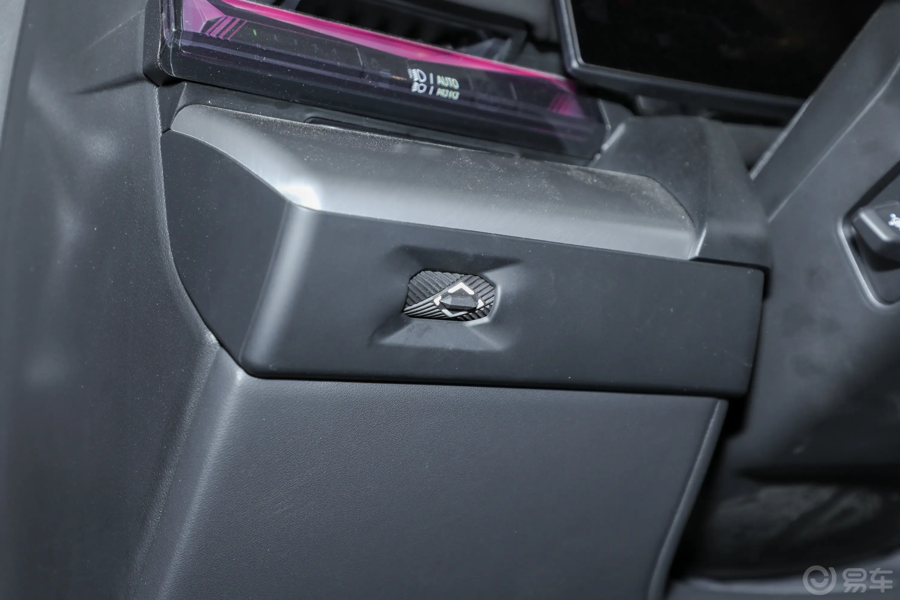 宝马i5eDrive 35L 尊享型 M运动套装主驾驶位