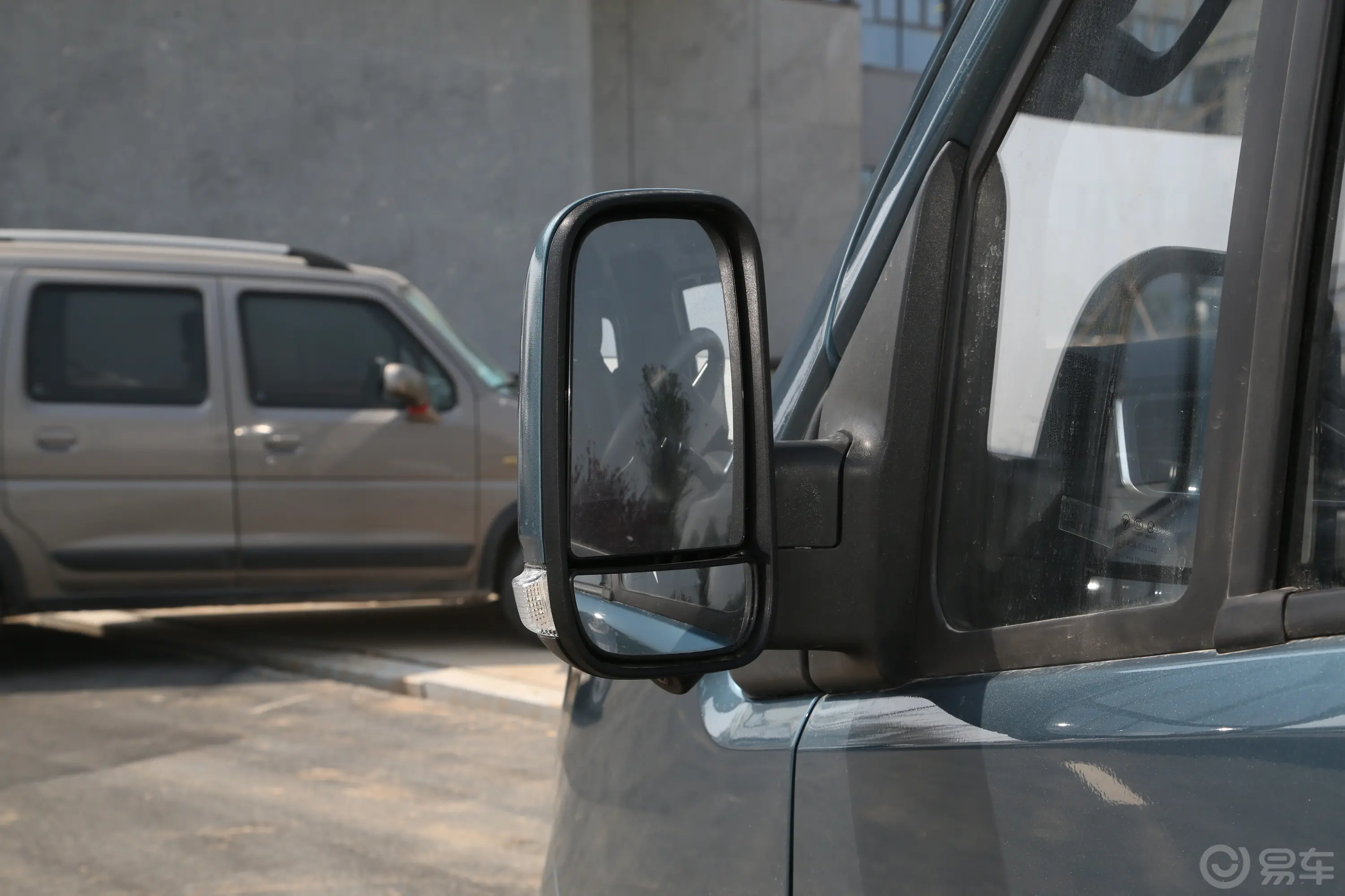图雅诺大麦豪华商旅版 2.0T 手动长轴中顶后单胎 112kW 7/9座后视镜镜面