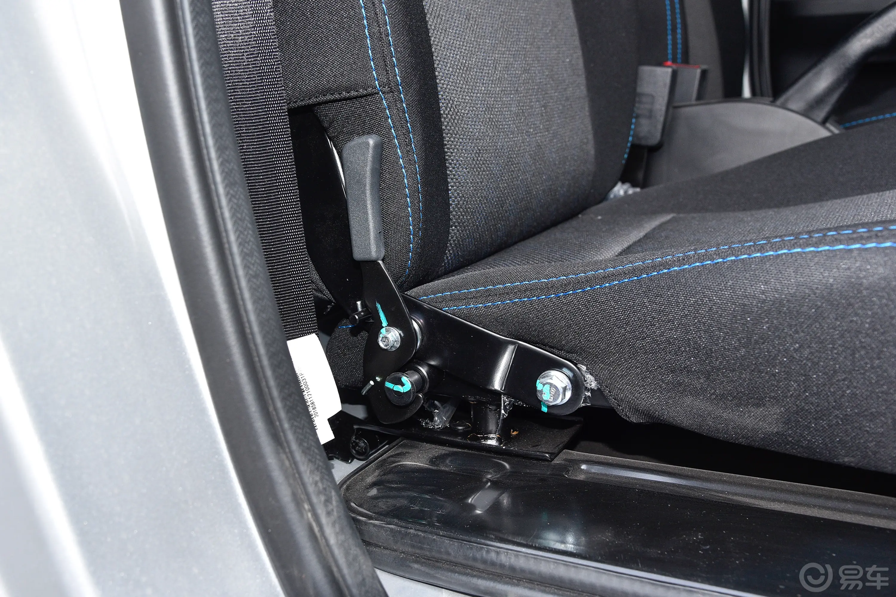 瑞驰新能源EC31263km 冷藏车标准版副驾座椅调节