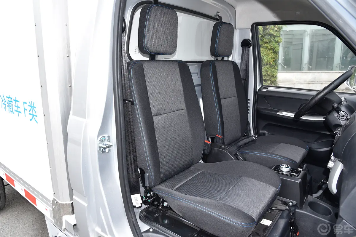 瑞驰新能源EC31263km 冷藏车标准版副驾驶座椅