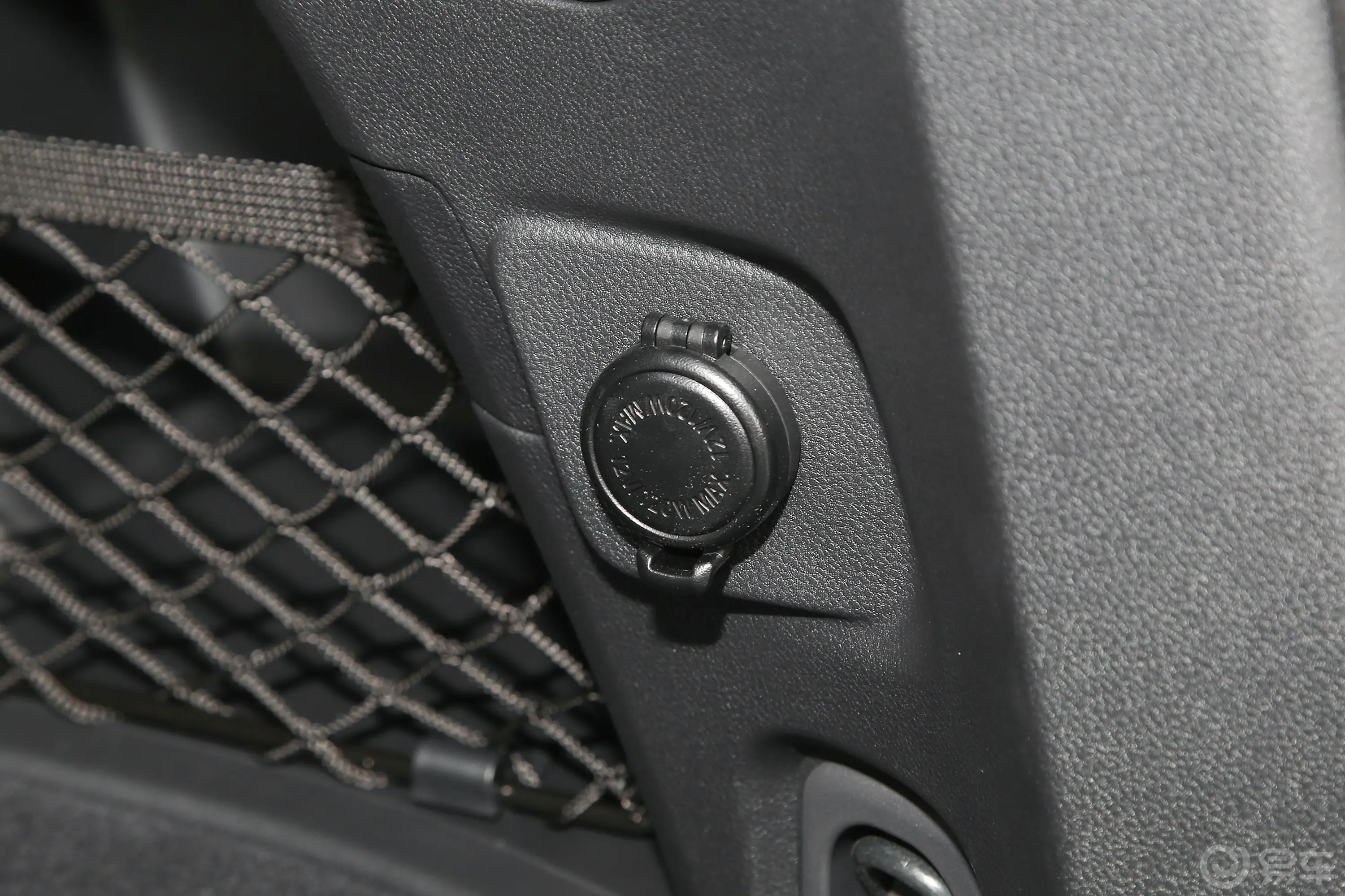 傲虎2.5i AWD旷野限定版EyeSight行李厢电源接口