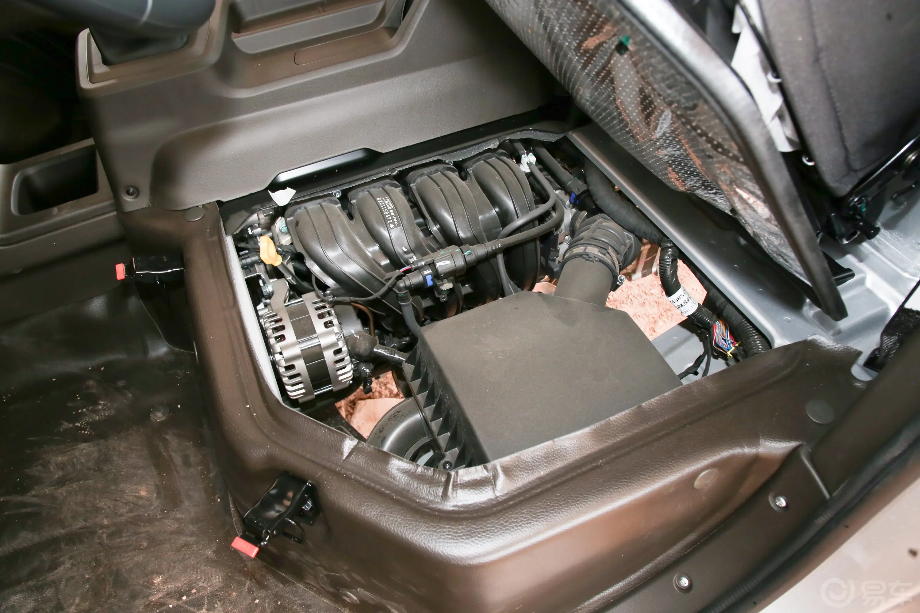 五菱荣光新卡2.0L 单排超长版后双轮舒适型 2座动力底盘