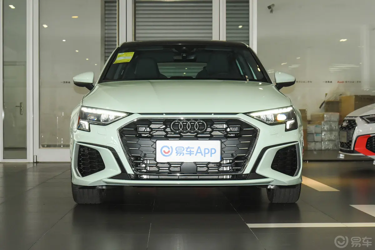 奥迪A3Sportback 35 TFSI 时尚运动型正前水平