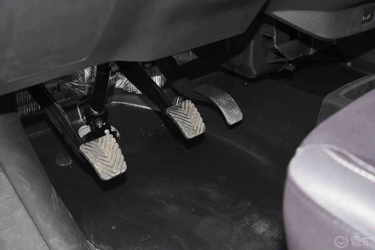 长安星卡PLUS1.6L 栏板车单排舒适型空调版 CNG脚踏板