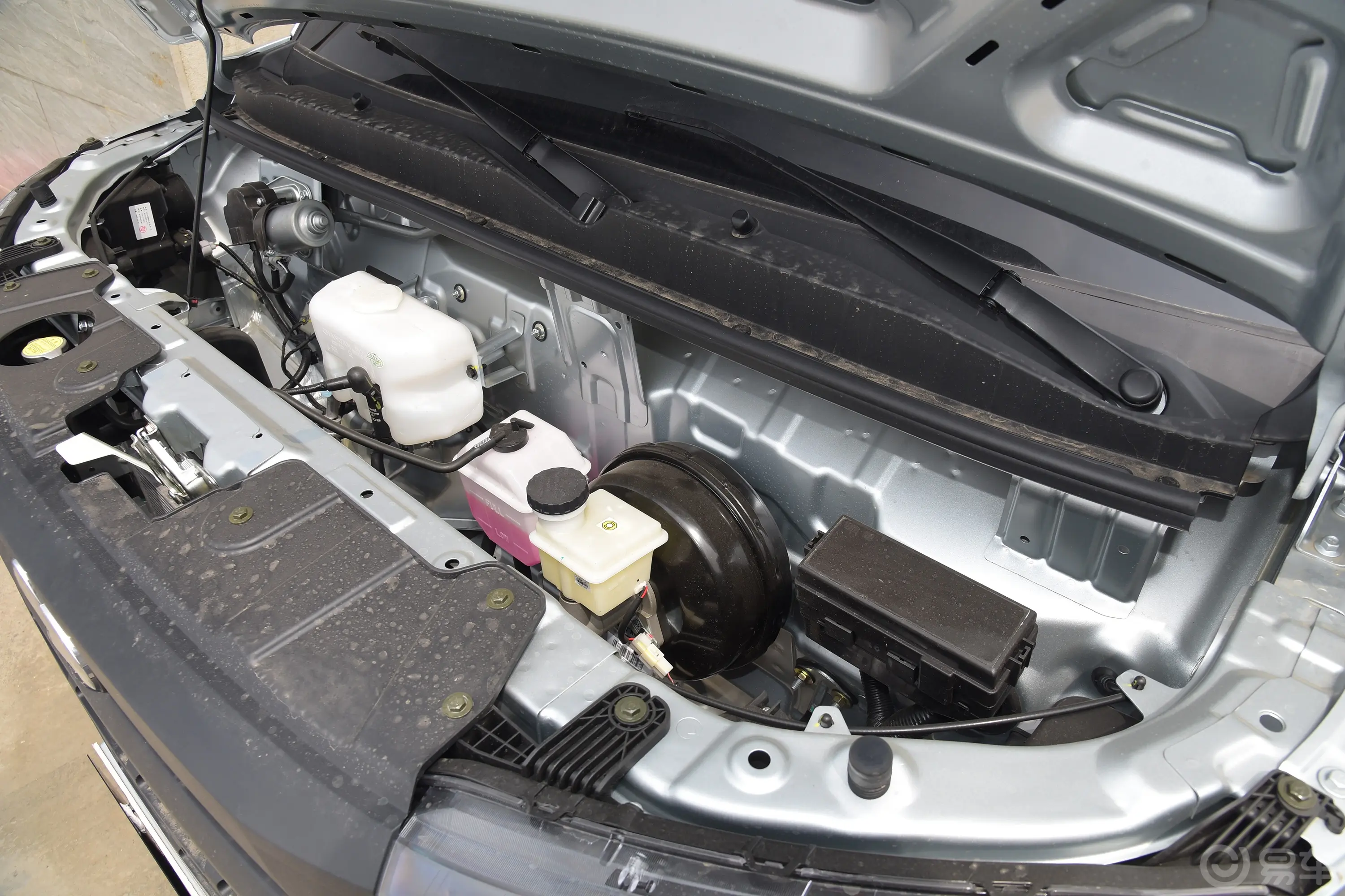 长安星卡PLUS1.6L 栏板车单排舒适型空调版 CNG动力底盘