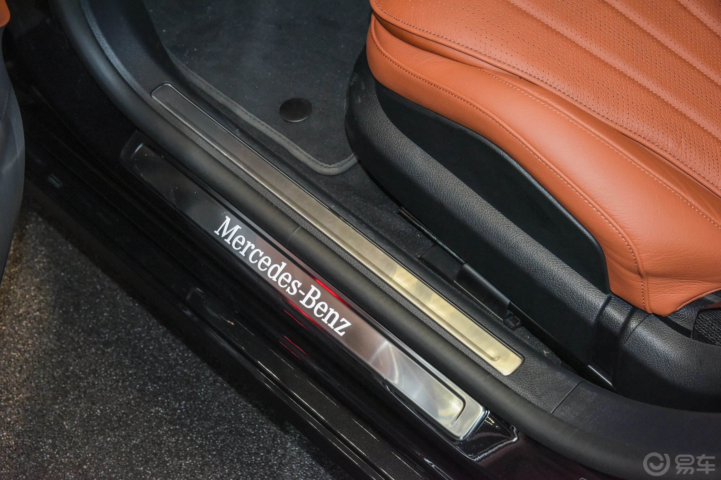 奔驰S级改款 S 400 L 商务型前排迎宾踏板