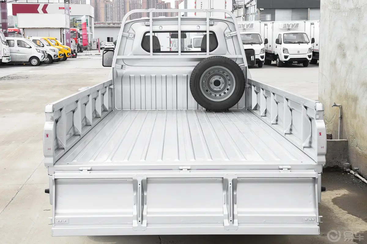 长安星卡PLUS1.6L 栏板车单排舒适型空调版 CNG后备厢