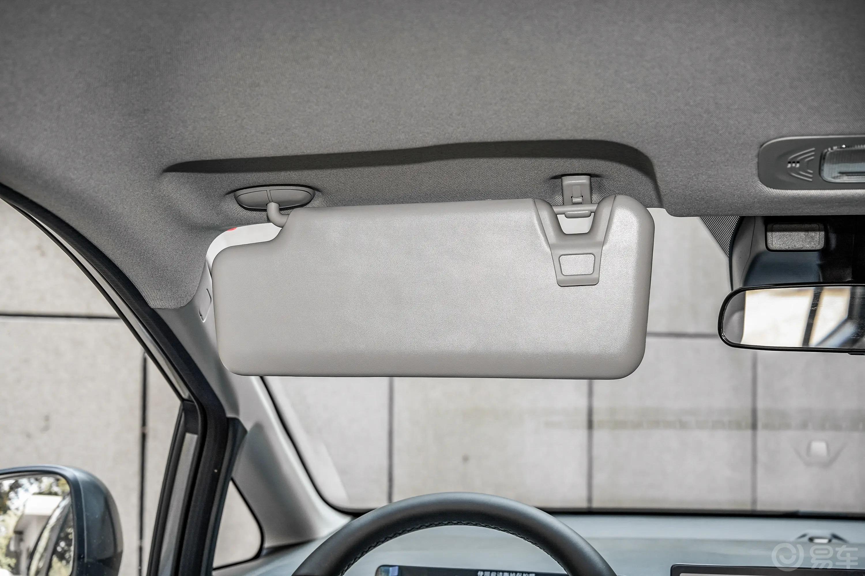 AION YPlus 610km 610 乐享版 磷酸铁锂驾驶位遮阳板