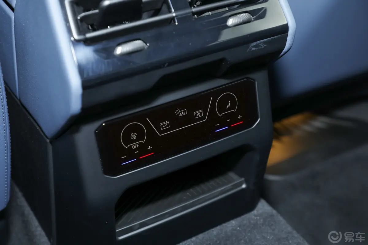 宝马5系530Li 尊享型 M运动套装后排空调控制键
