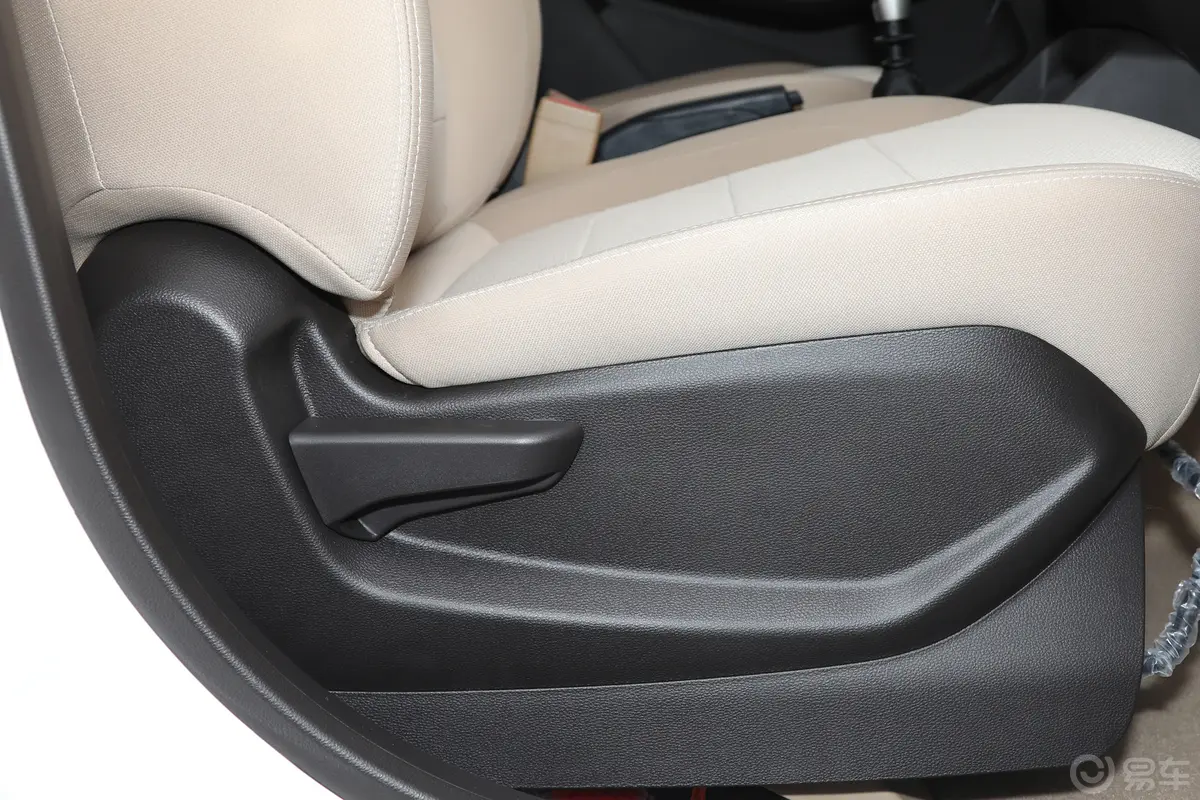 五菱宏光S1.5L 手动标准版 7座副驾座椅调节