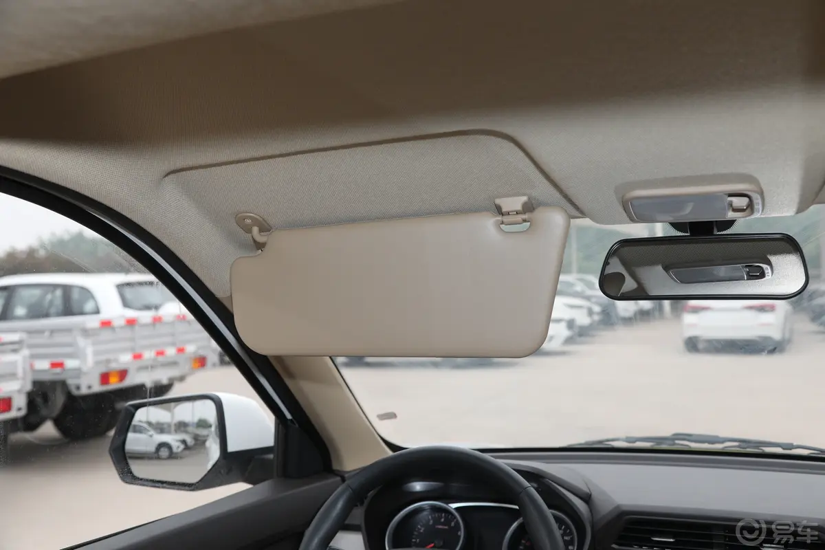 五菱宏光S1.5L 手动标准版 5座驾驶位遮阳板