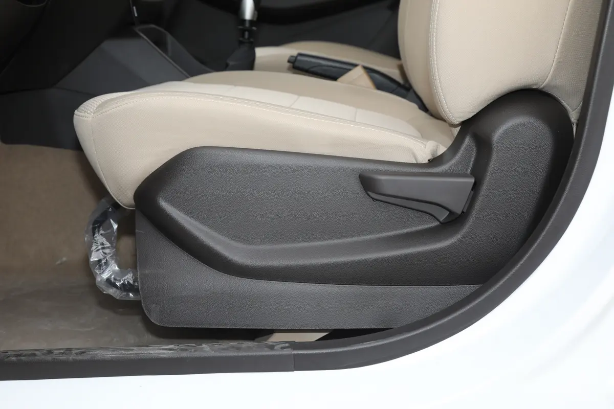 五菱宏光S1.5L 手动标准版 5座主驾座椅调节