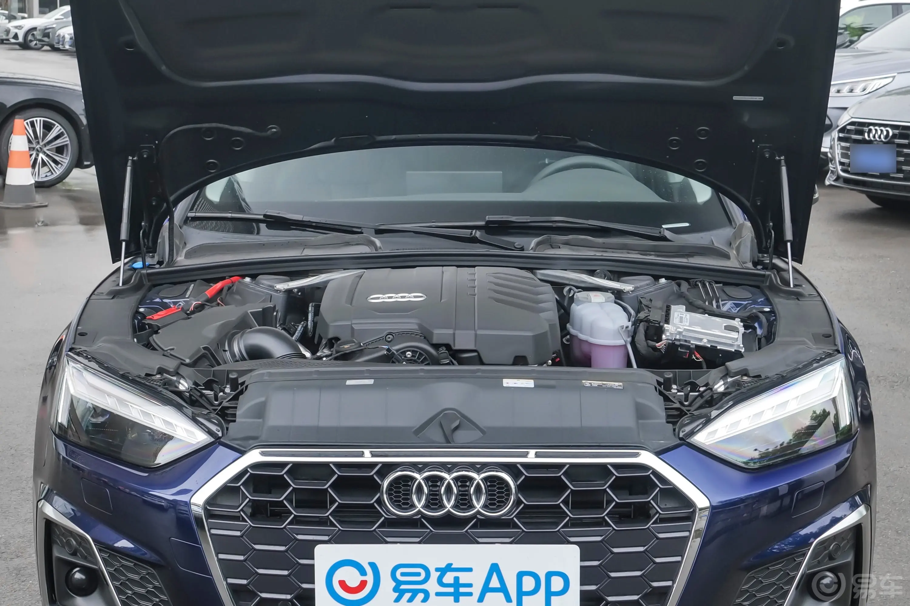 奥迪A5Sportback 40 TFSI 时尚动感型发动机舱整体