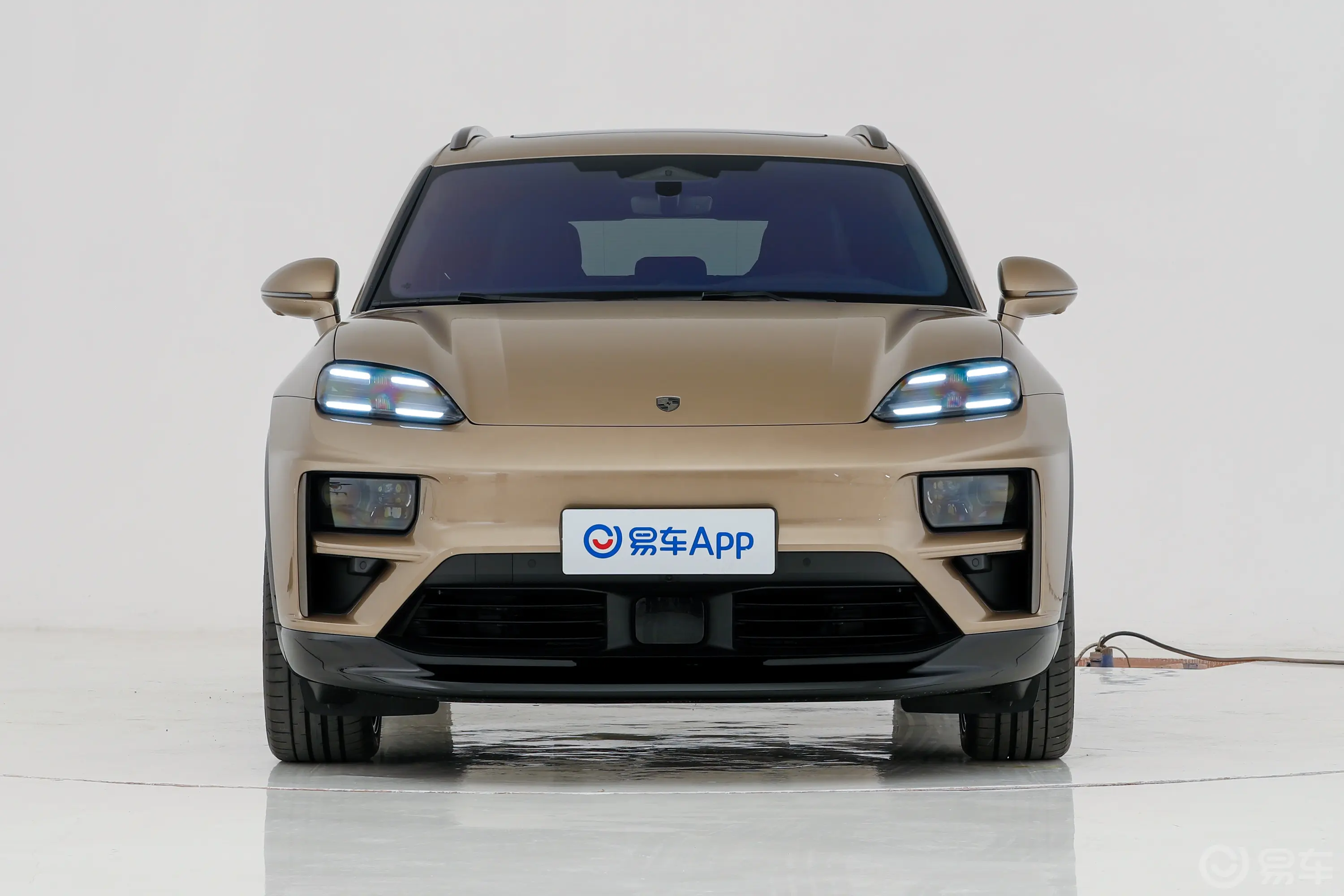 Macan 纯电动Macan Turbo正前水平
