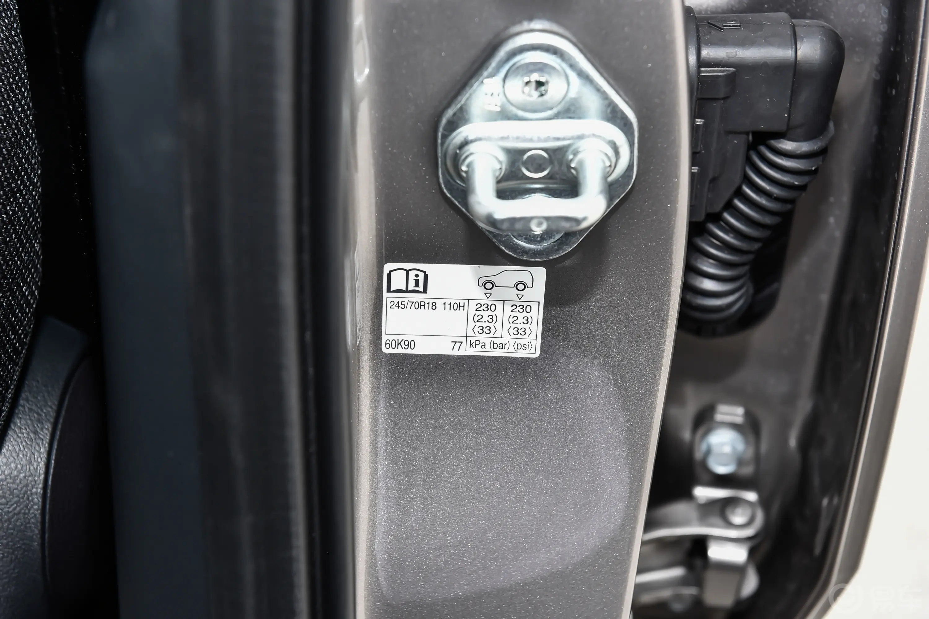 普拉多双擎 2.4T 穿越BX版 5座胎压信息铭牌