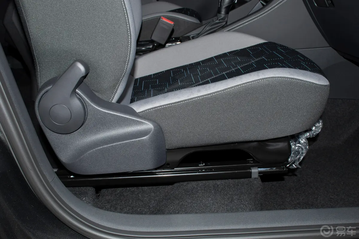 捷达VS7280TSI 自动先锋版副驾座椅调节