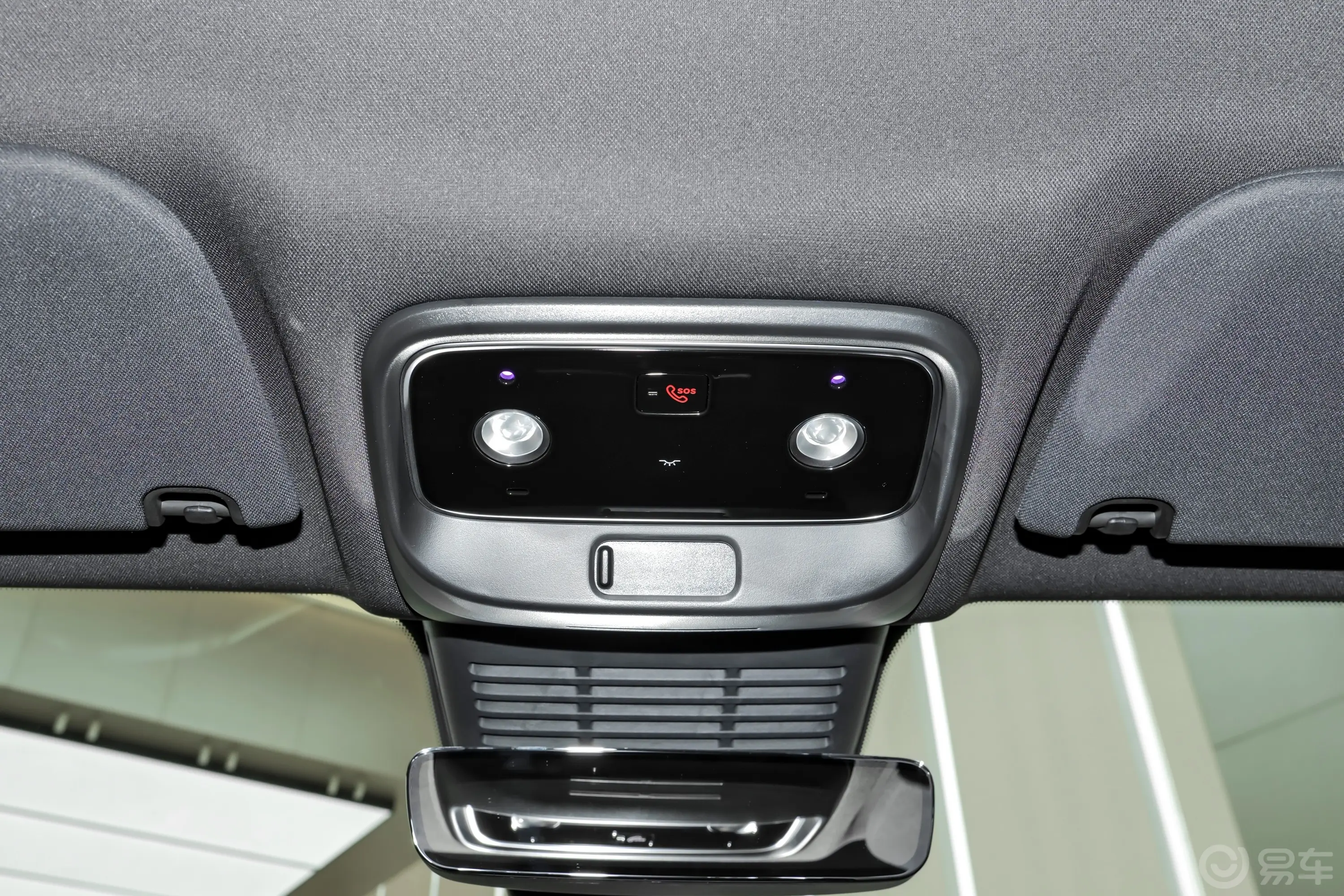 问界M5增程版 230km Max RS 四驱高阶智驾版驾驶位遮阳板