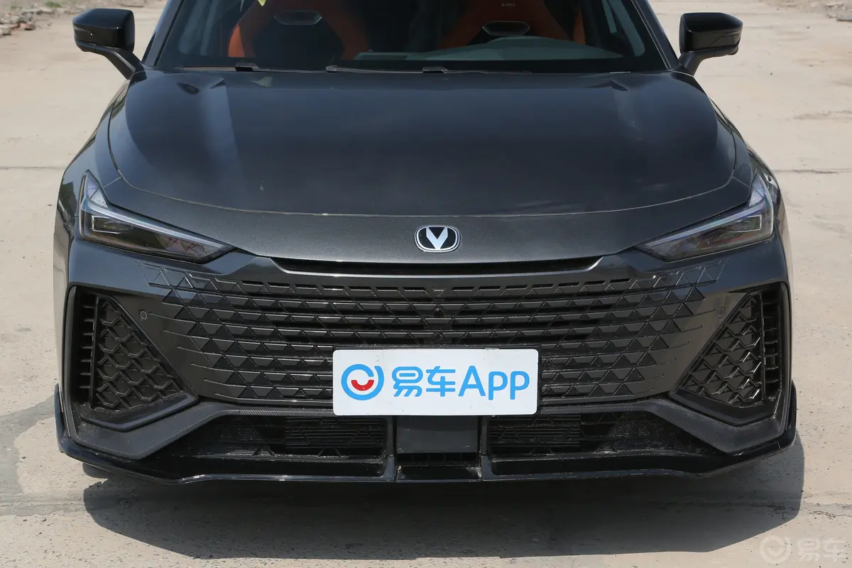 长安UNI-V2.0T 经典运动型外观细节