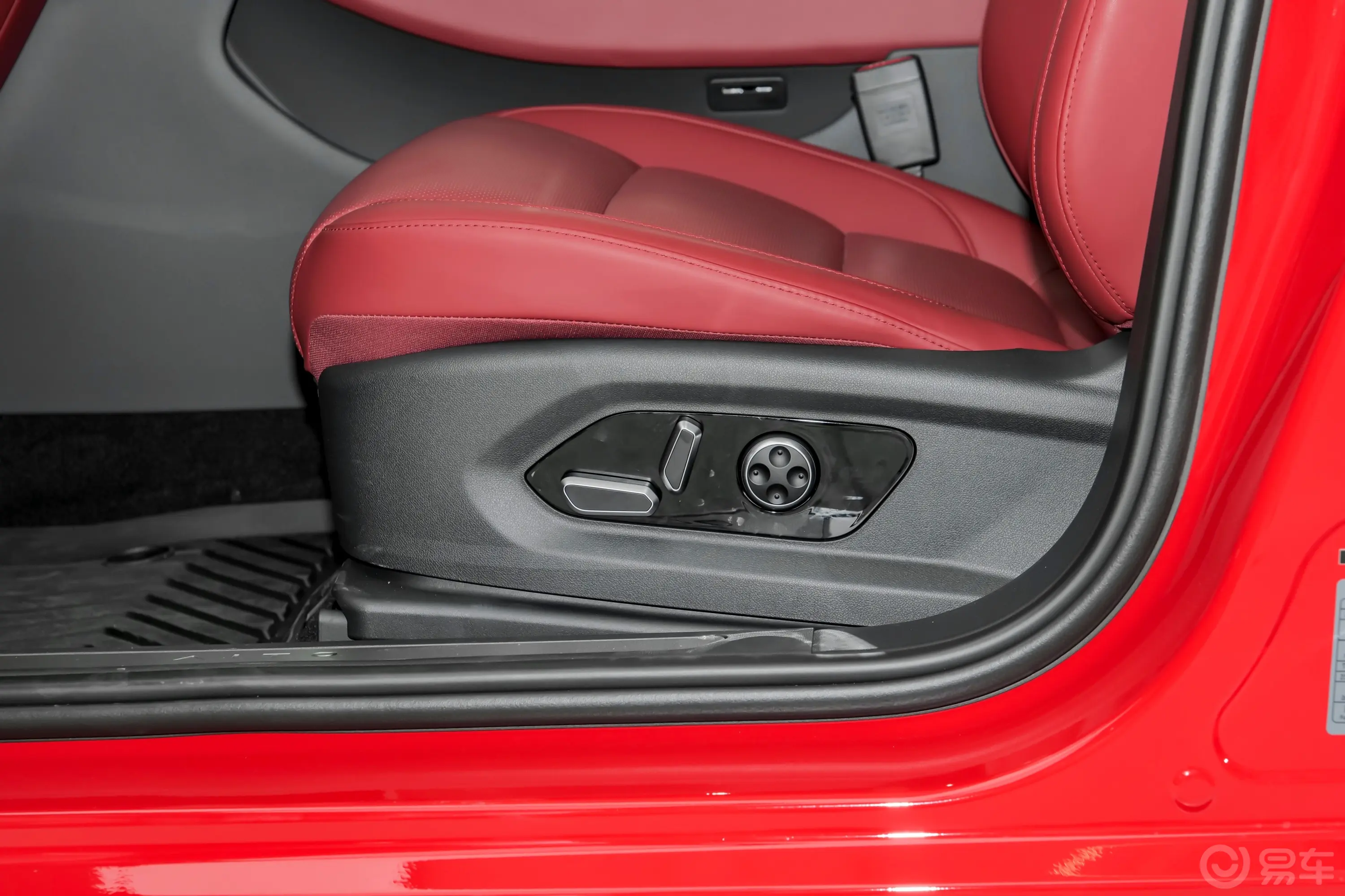 问界M5增程版 230km Max RS 四驱高阶智驾版主驾座椅调节