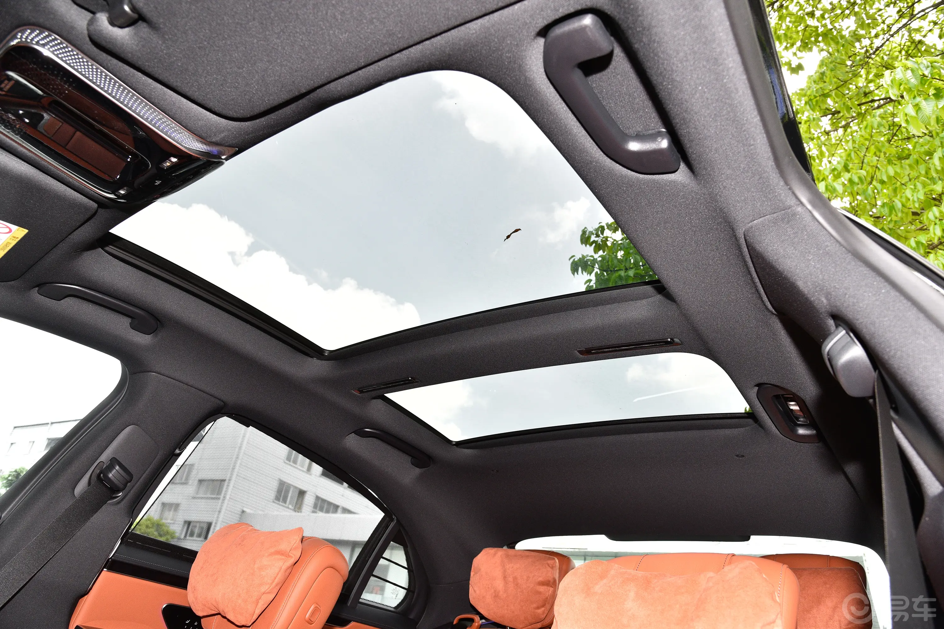 奔驰S级改款 S 400 L 豪华型天窗内拍关闭