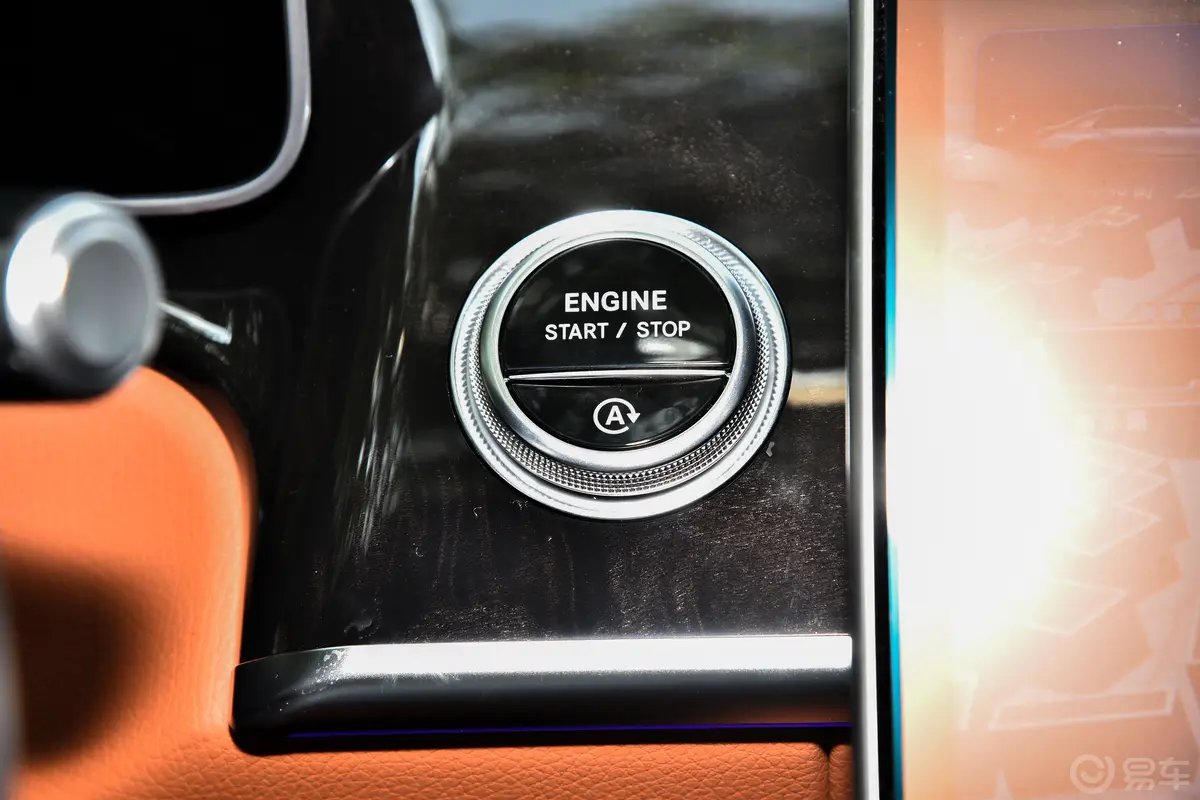 奔驰S级改款 S 400 L 豪华型钥匙孔或一键启动按键